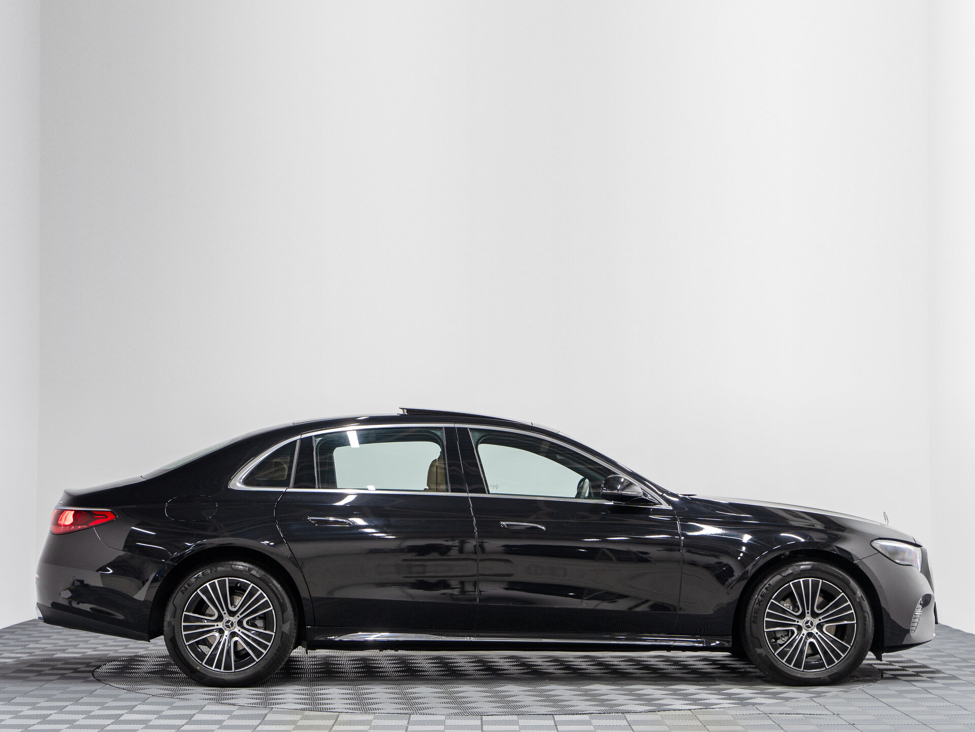 Автомобиль Mercedes-Benz E-Класс 260 L 2.0 AT (204 л.с.) 4WD - 6