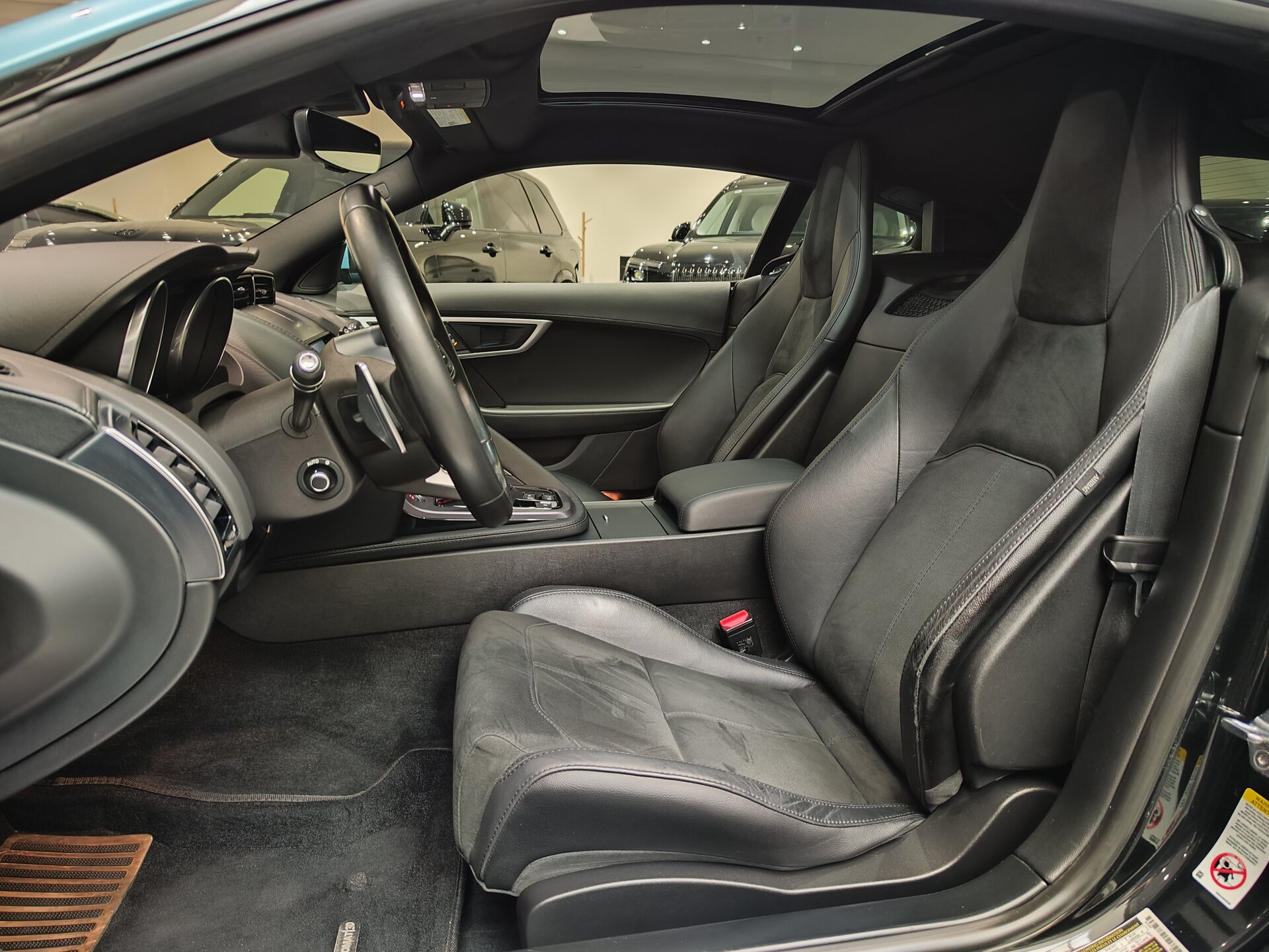 Автомобиль Jaguar F-Type 2.0 AT (300 л.с.) - 8