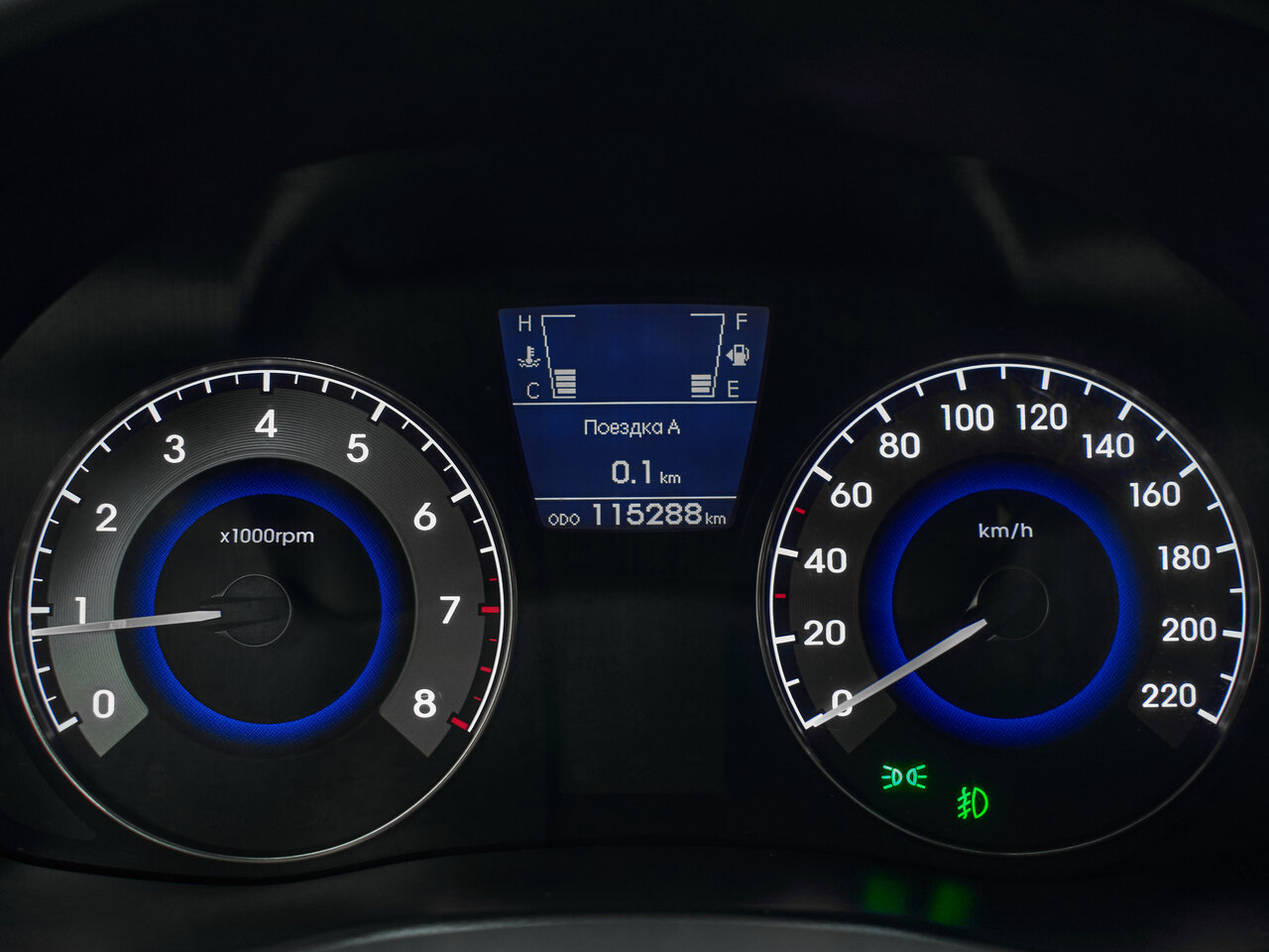 Купить Hyundai Solaris 1.6 MT (123 л.с.), 2012 в Екатеренбурге
