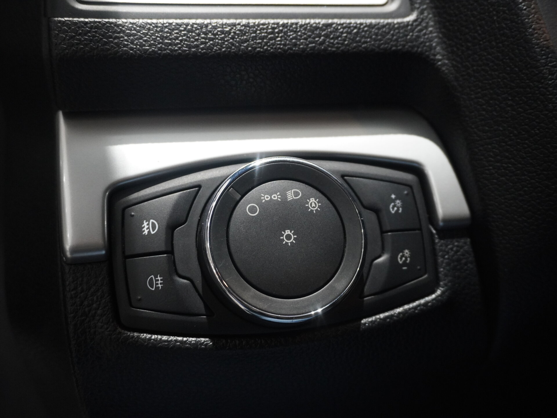 Автомобиль Ford Explorer 3.5 AT (249 л.с.) 4WD - 20