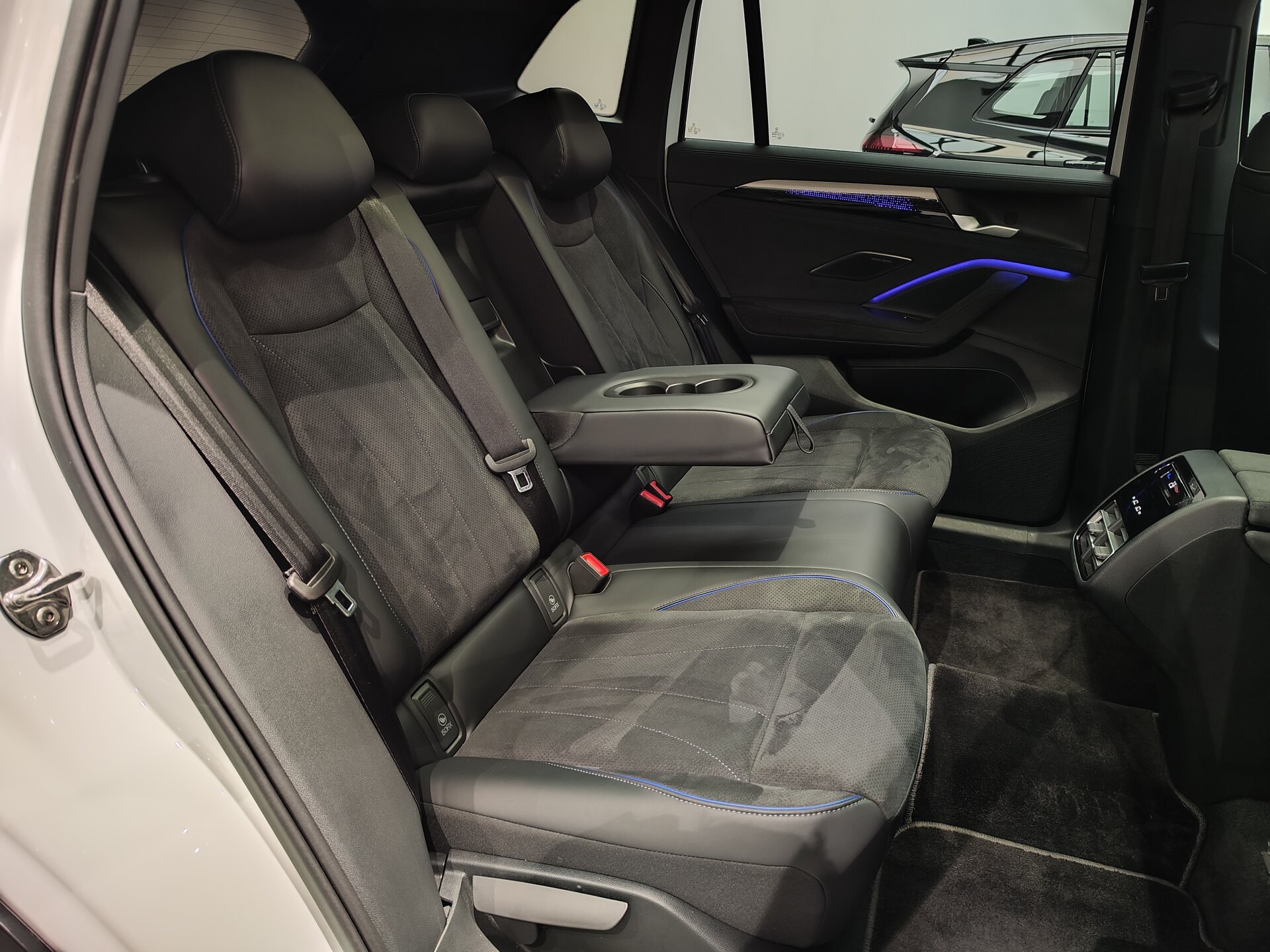 Автомобиль Volkswagen Tiguan L Pro 2.0 AMT (220 л.с.) 4WD - 12