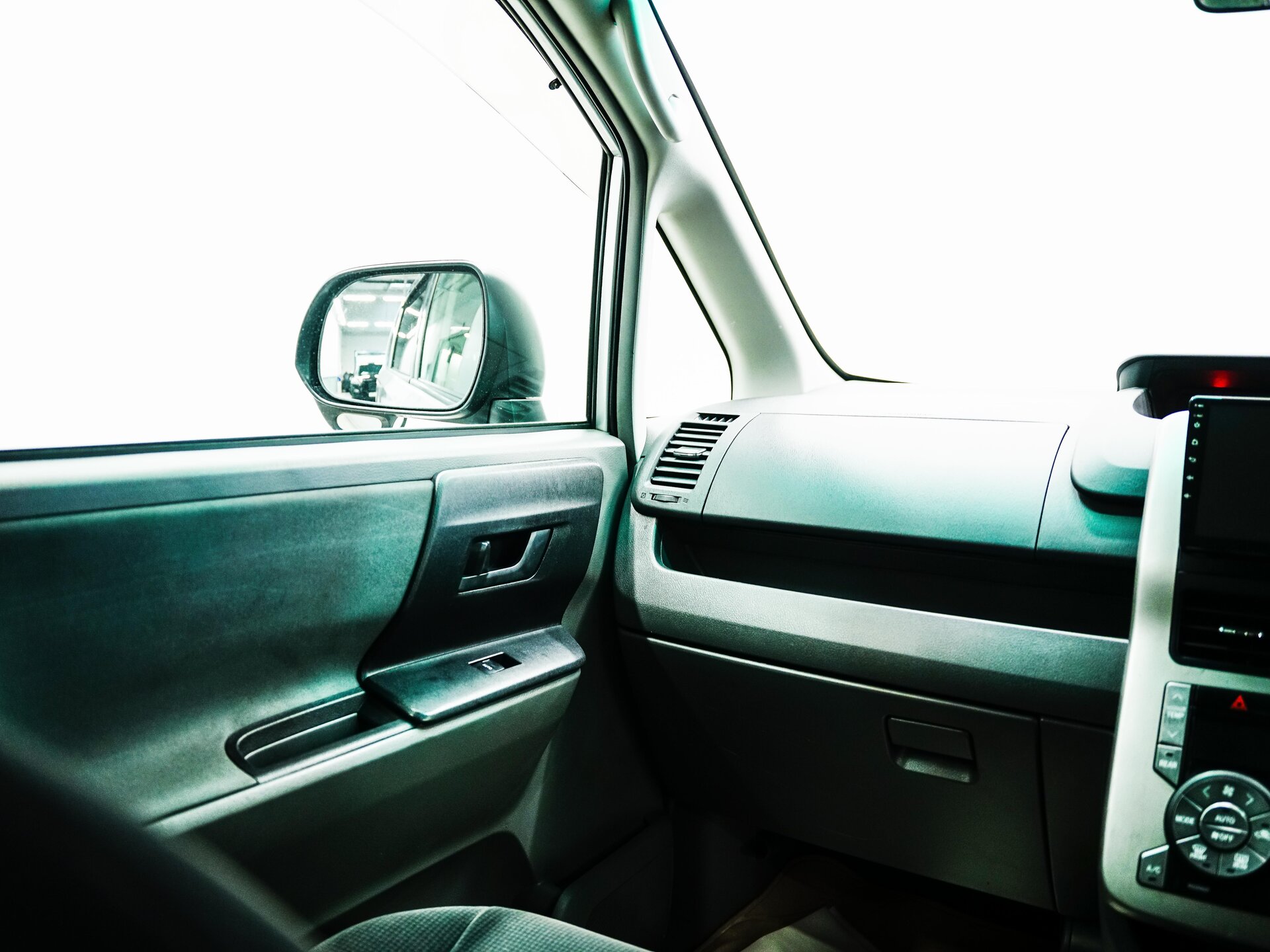 Toyota Noah 2008 18