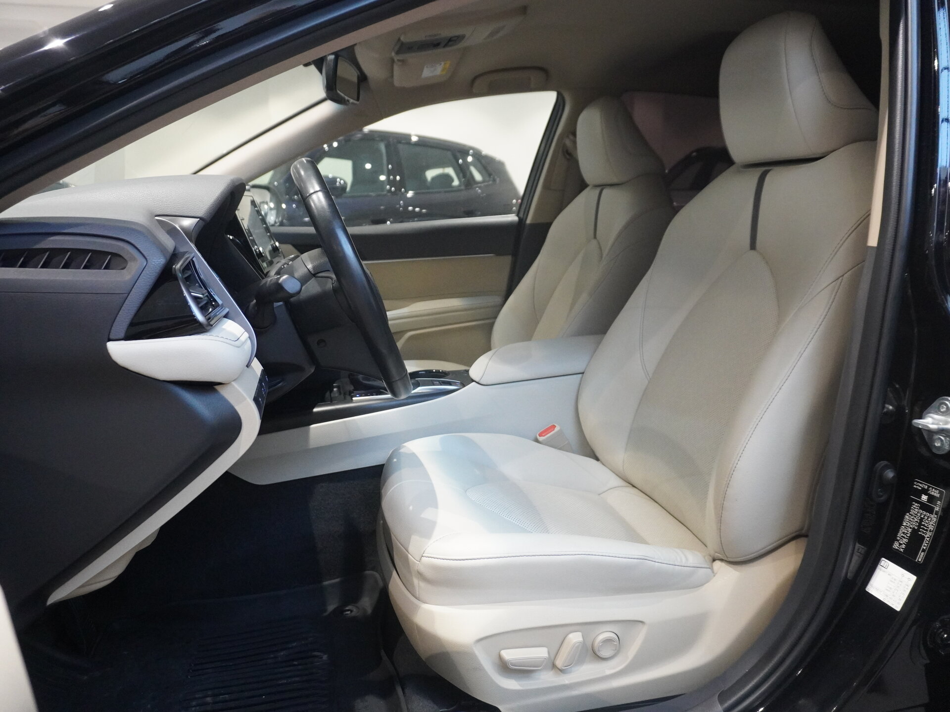 Автомобиль Toyota Camry 2.5 AT (200 л.с.) - 8