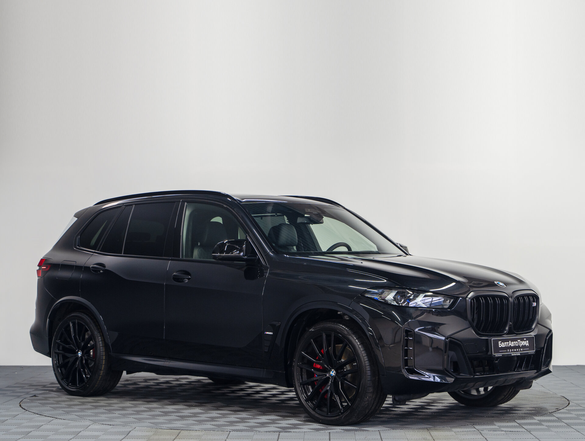 Автомобиль BMW X5 M60i 4.4 AT (530 л.с.) 4WD - 4