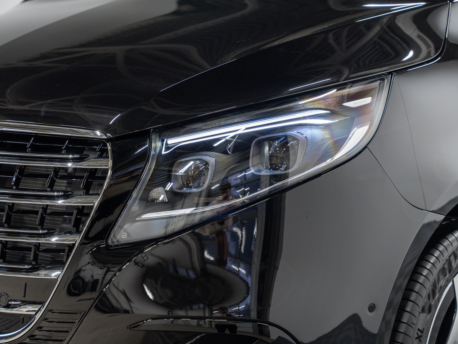 Автомобиль Mercedes-Benz V-Класс 300 d длинный 2.0d AT (237 л.с.) 4WD - 2
