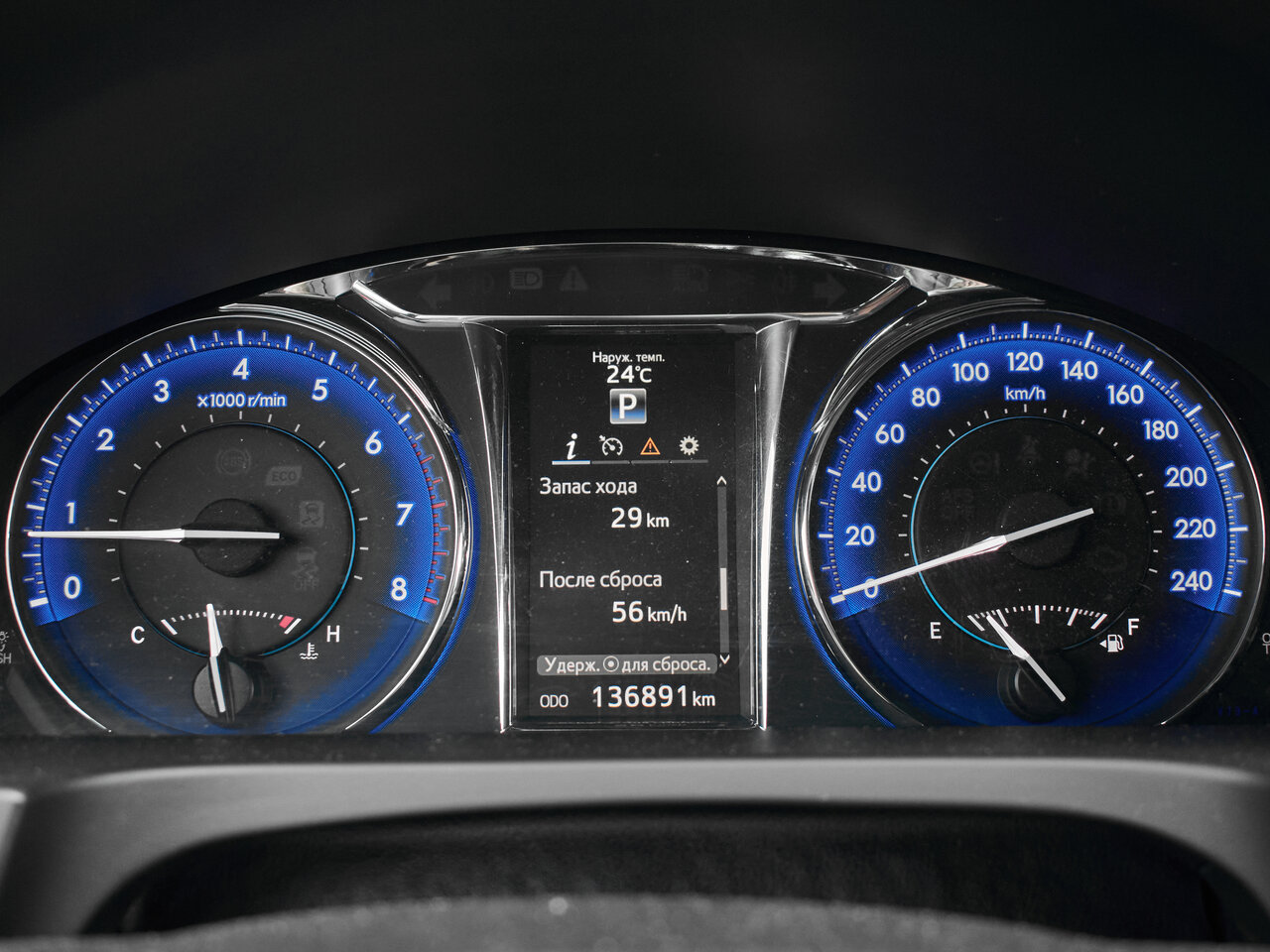 Купить Toyota Camry 2.5 AT (181 л.с.), 2016 в Екатеренбурге