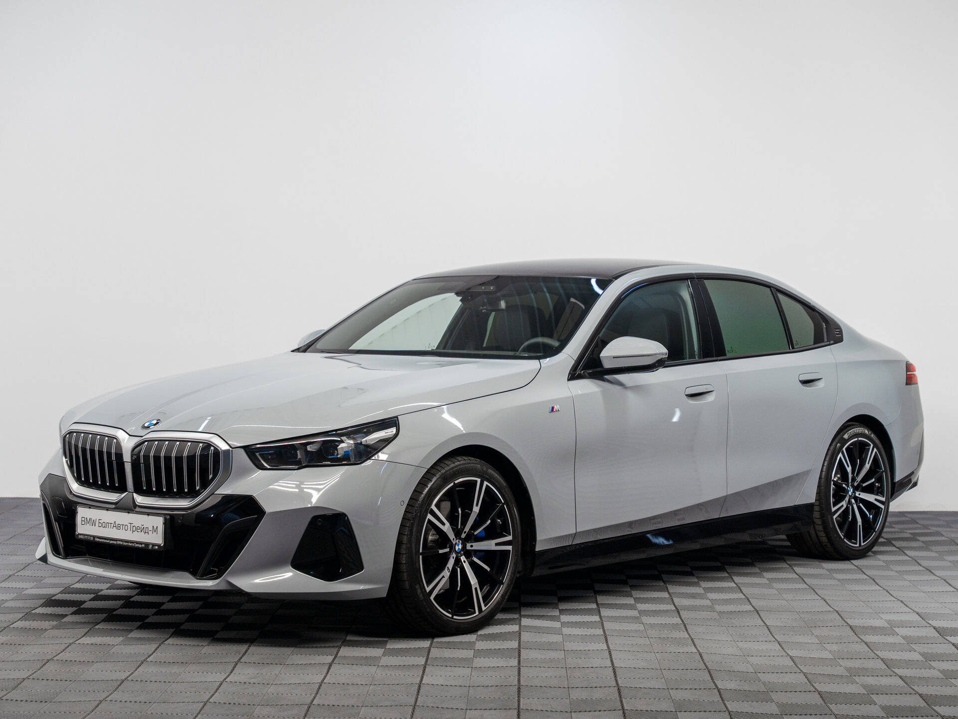 Автомобиль BMW 5 серии 530i xDrive 2.0 AT (258 л.с.) 4WD - 1