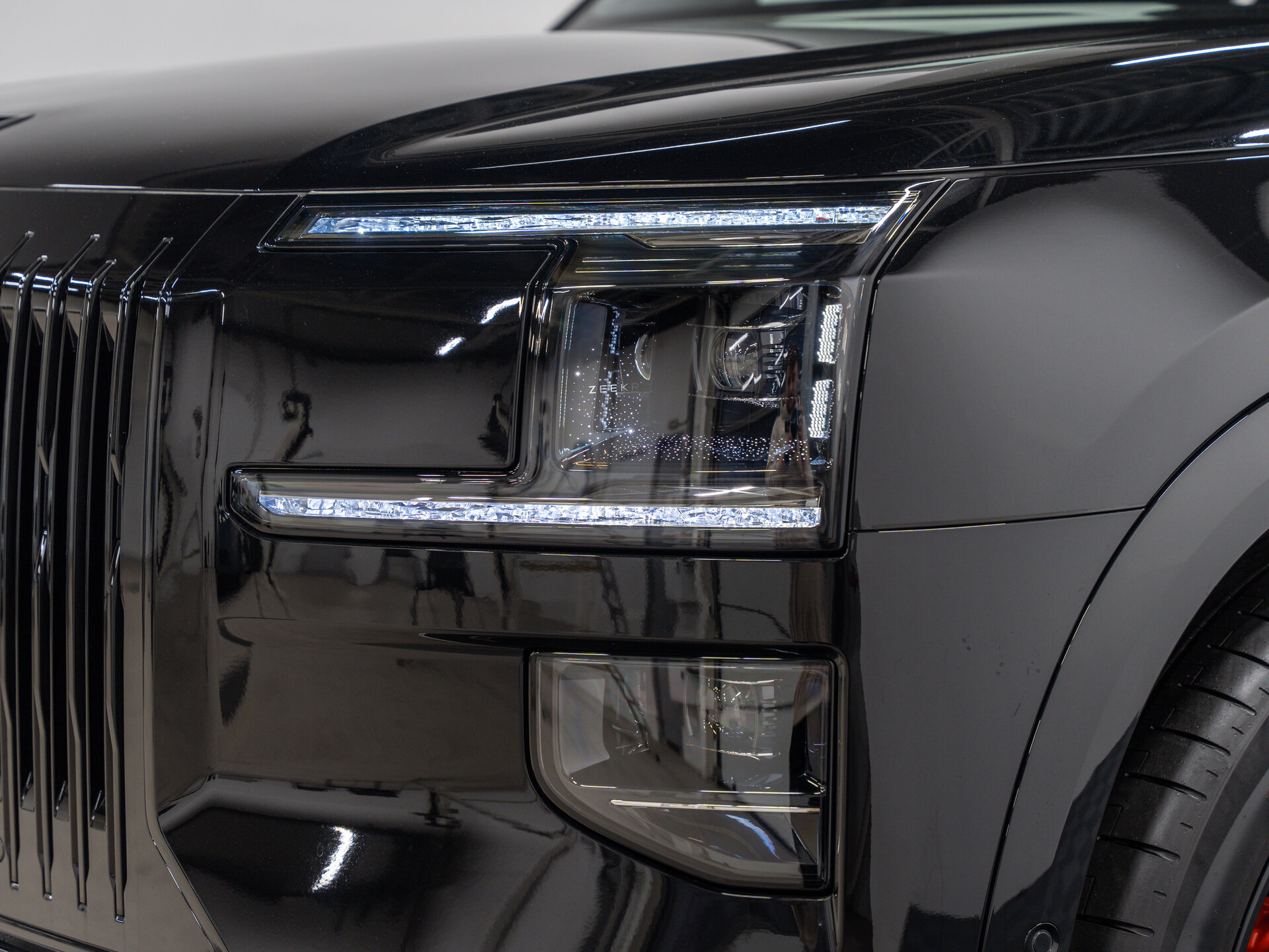 Автомобиль Zeekr 9X 70 kWh 2.0hyb AT (1401 л.с.) 4WD - 2