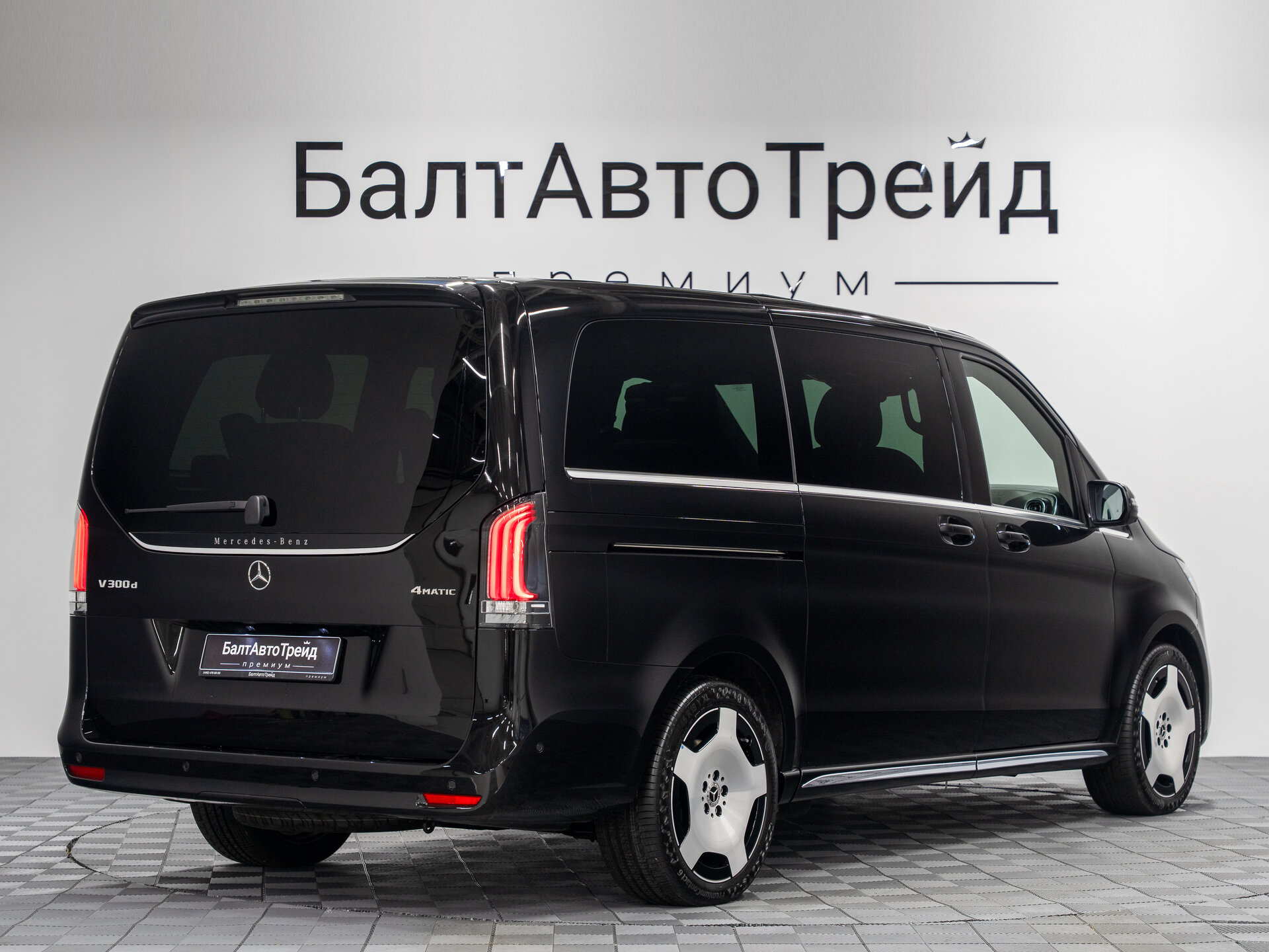 Автомобиль Mercedes-Benz V-Класс 300 d длинный 2.0d AT (237 л.с.) 4WD - 7