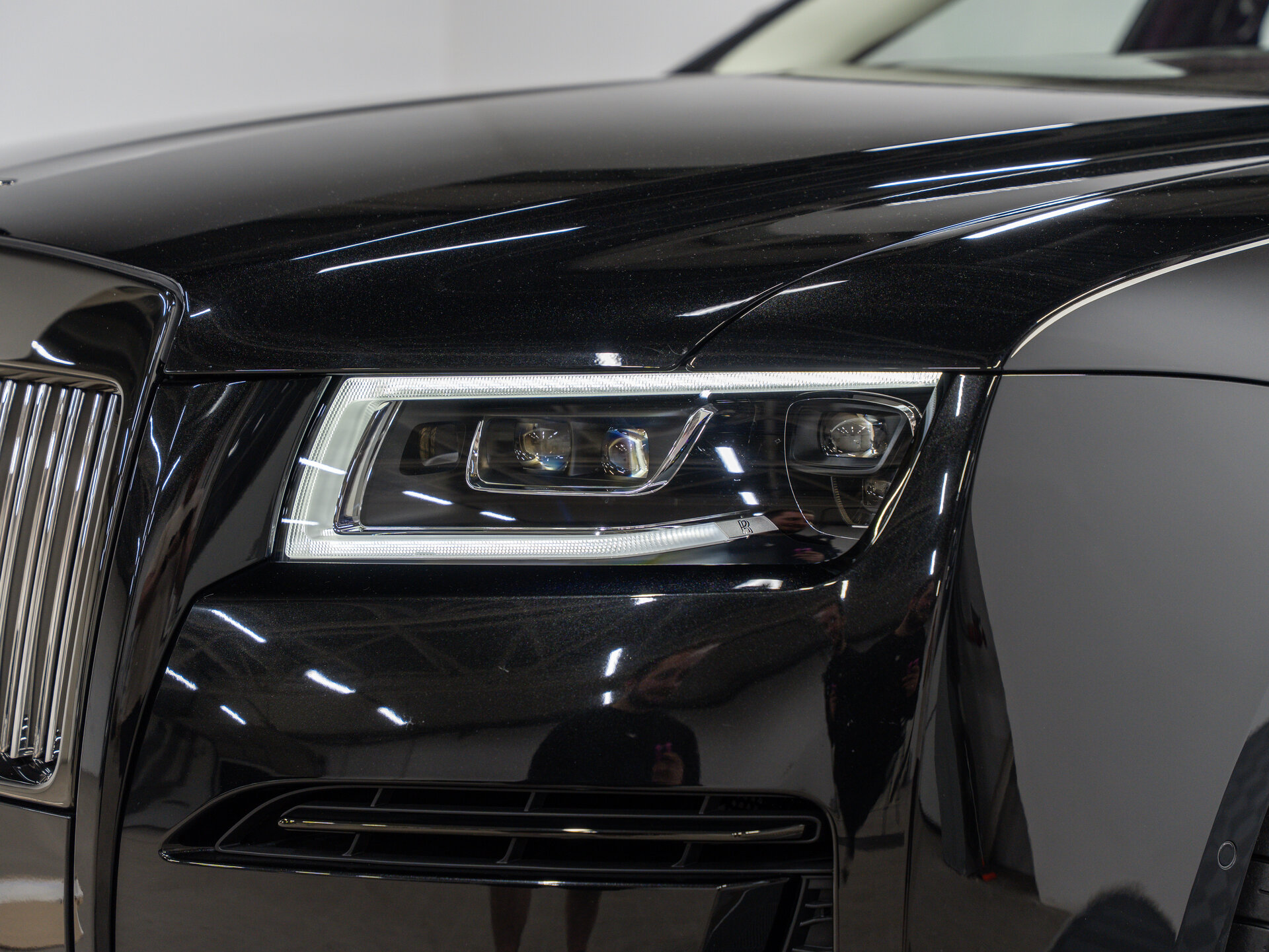 Автомобиль Rolls-Royce Ghost Black Badge 6.8 AT (600 л.с.) 4WD - 3