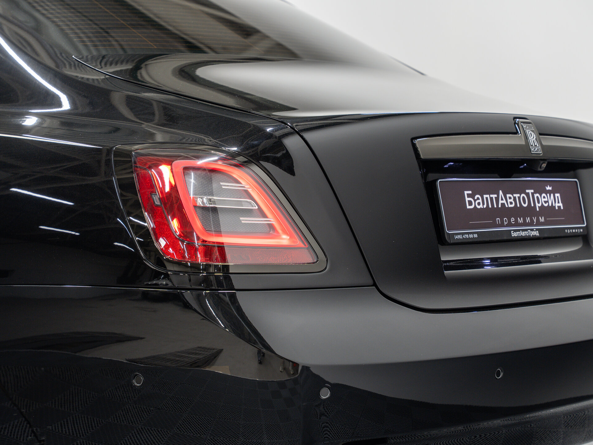 Автомобиль Rolls-Royce Ghost Black Badge 6.8 AT (600 л.с.) 4WD - 11