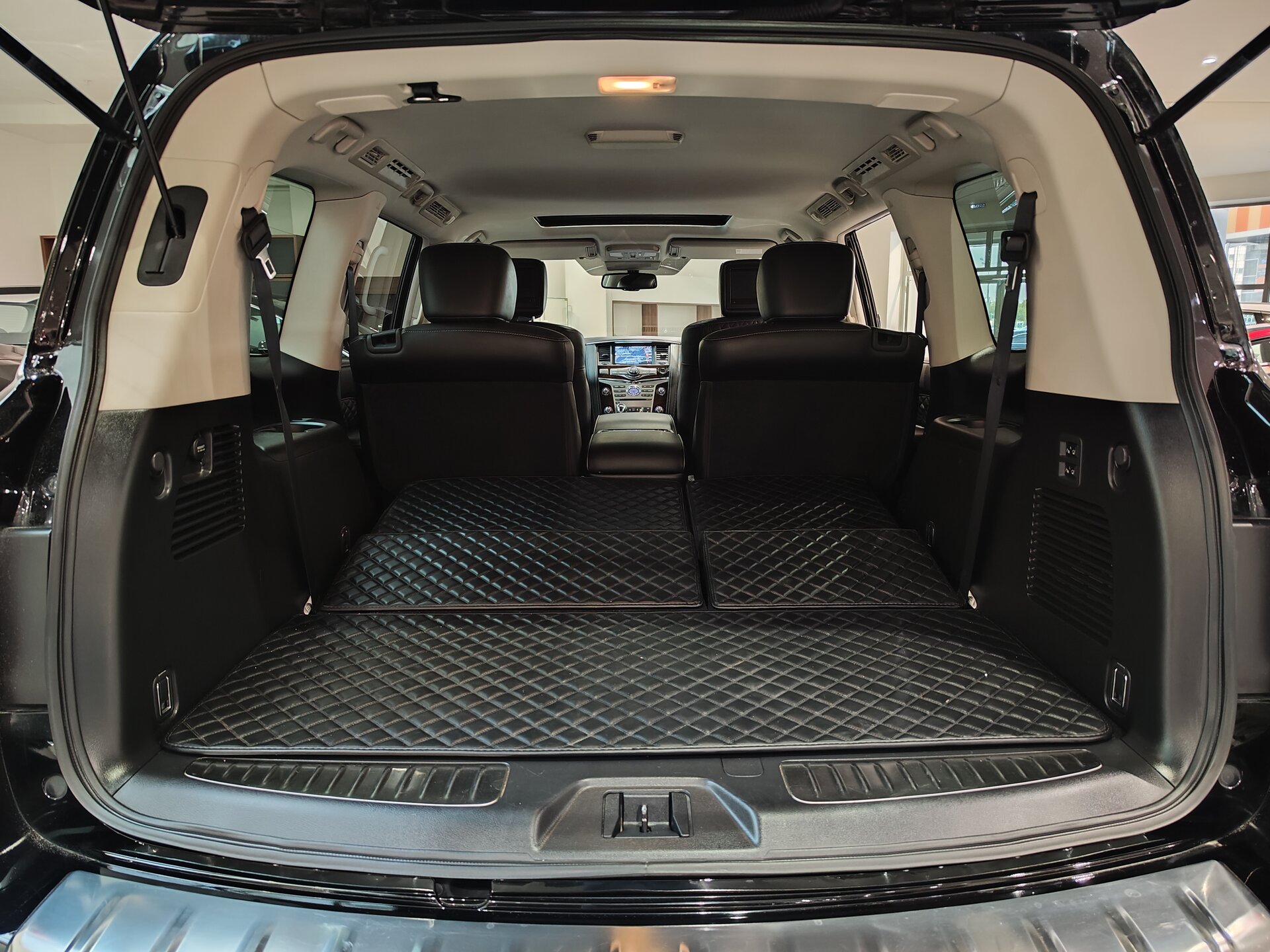 Автомобиль Infiniti QX80 5.6 AT (405 л.с.) 4WD - 13