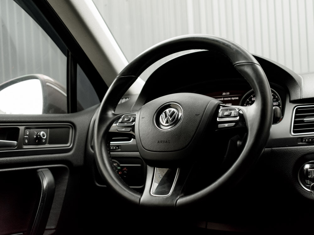 Купить Volkswagen Touareg 3.6 AT (249 л.с.) 4WD, 2012 в Екатеренбурге