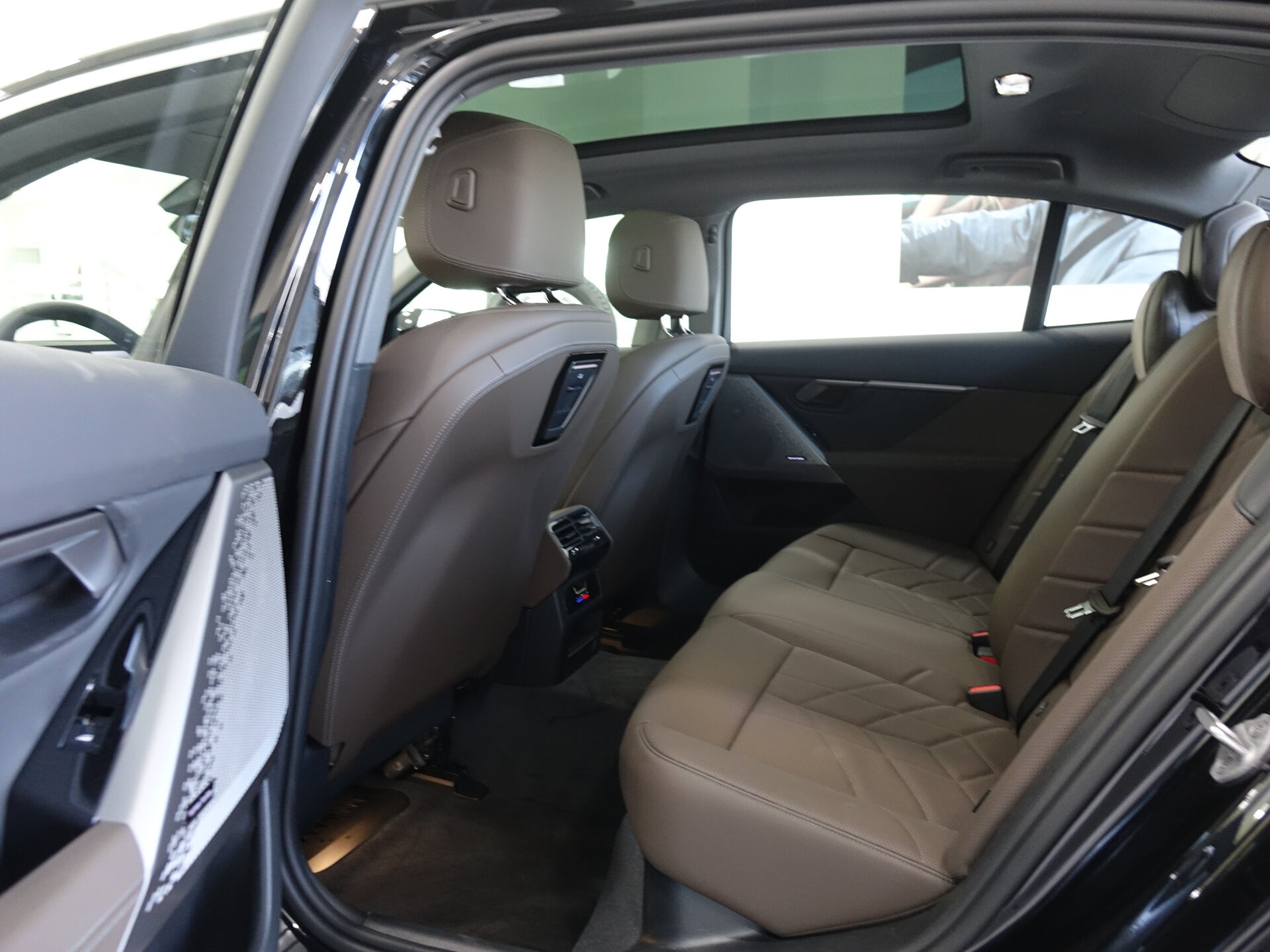 Автомобиль BMW 5 серии 530Li xDrive 2.0 AT (258 л.с.) 4WD - 17