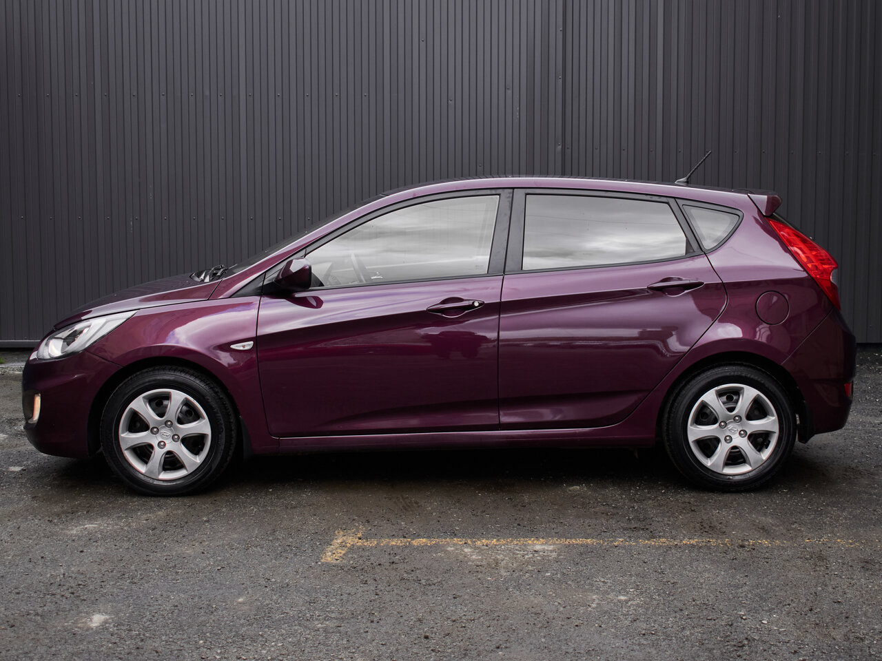 Купить Hyundai Solaris 1.6 MT (123 л.с.), 2012 в Екатеренбурге