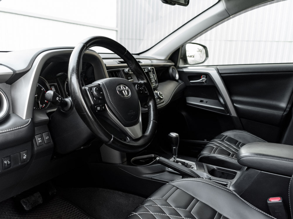 Купить Toyota RAV4 2.0 CVT (146 л.с.) 4WD, 2016 в Екатеренбурге