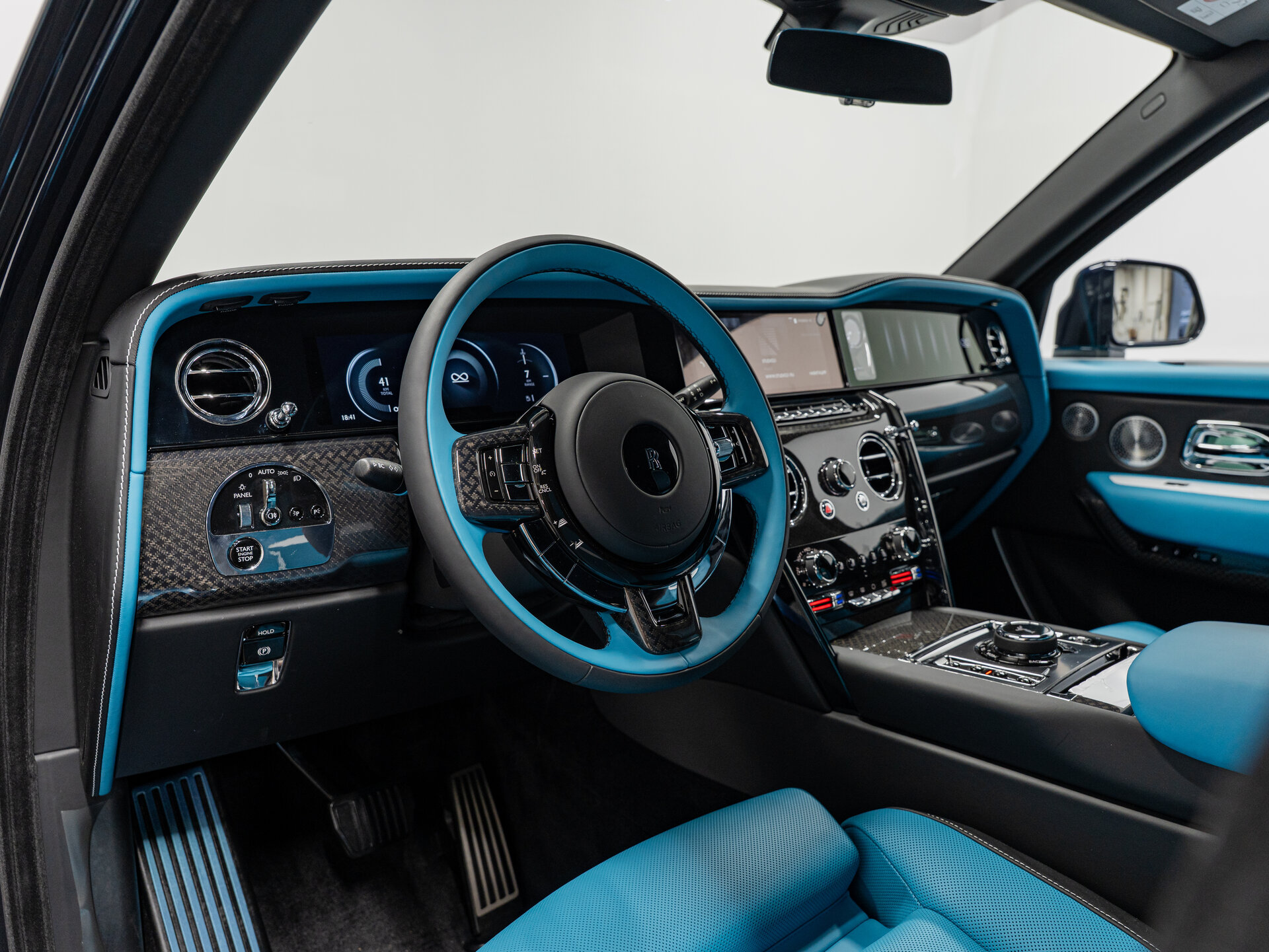 Автомобиль Rolls-Royce Cullinan Black Badge 6.8 AT (600 л.с.) 4WD - 13