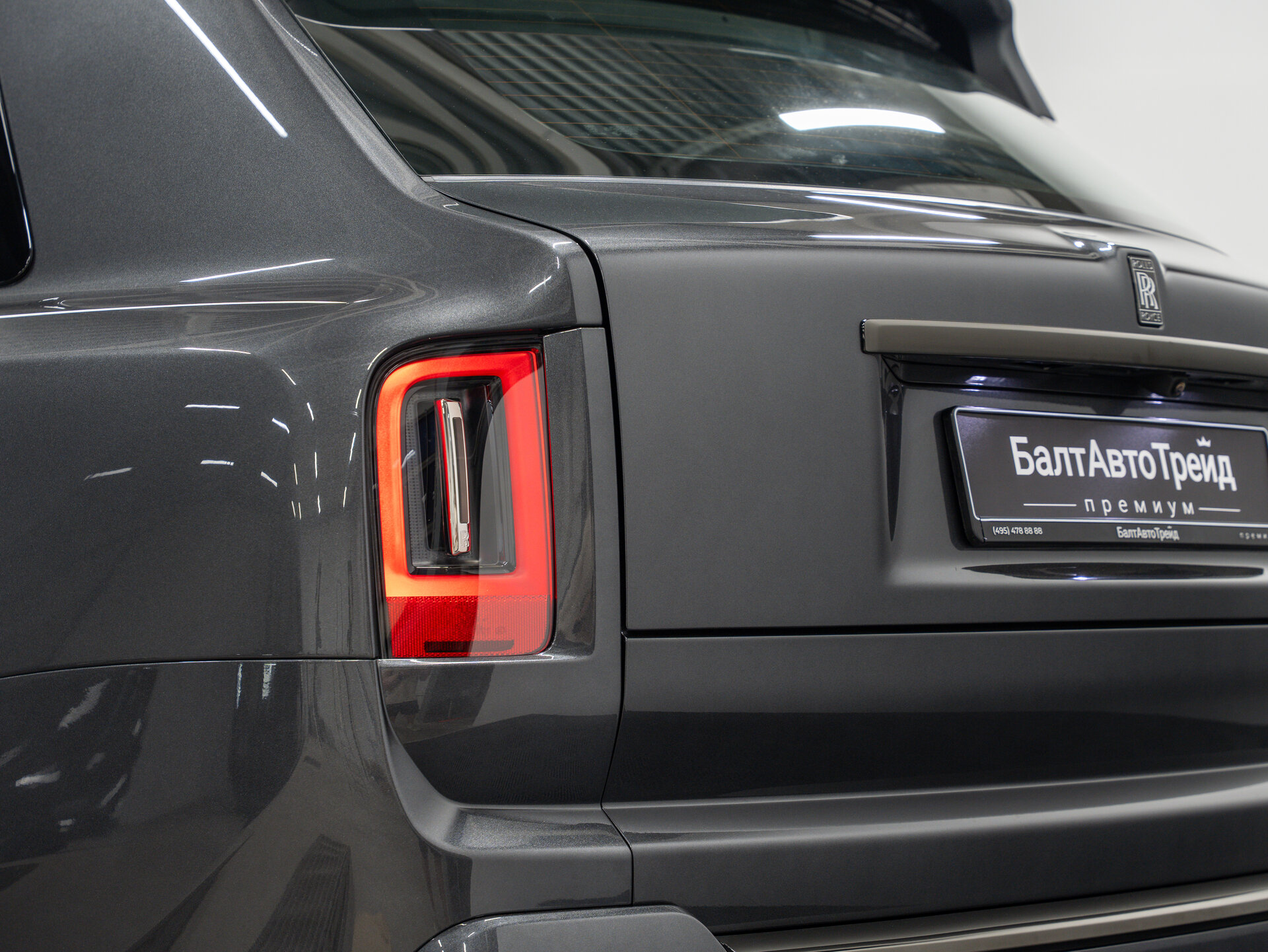 Автомобиль Rolls-Royce Cullinan Black Badge 6.8 AT (600 л.с.) 4WD - 11