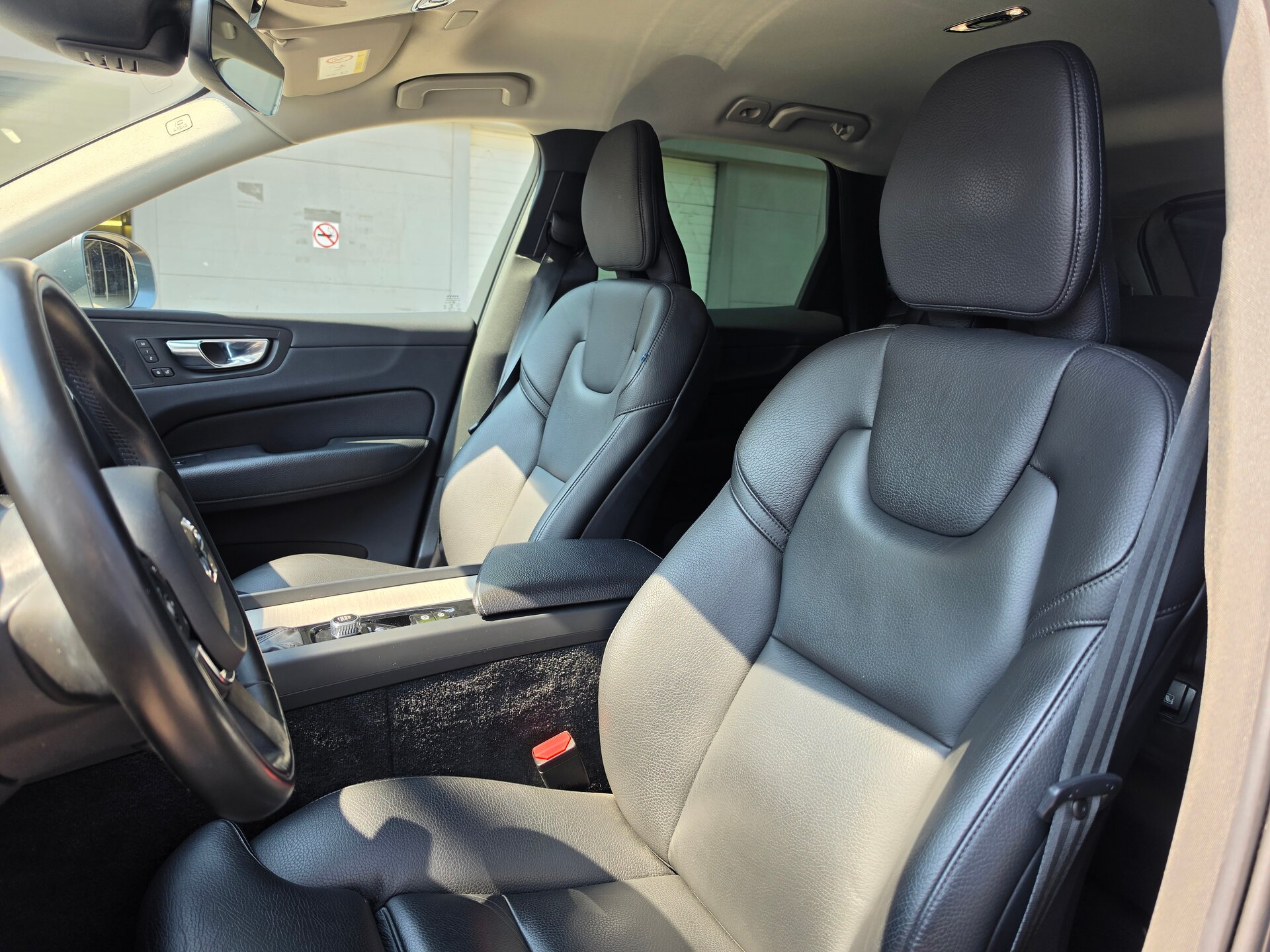 Автомобиль Volvo XC60 2.0 AT (249 л.с.) 4WD - 6