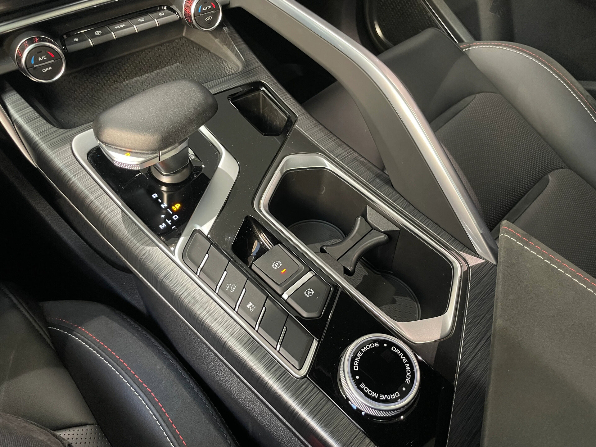 Автомобиль Geely Tugella 2.0 AT (238 л.с.) 4WD - 17