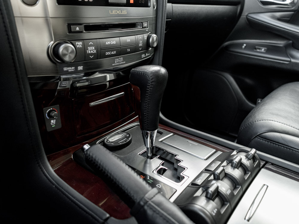 Купить Lexus LX 570 5.7 AT (367 л.с.) 4WD, 2011 в Екатеренбурге