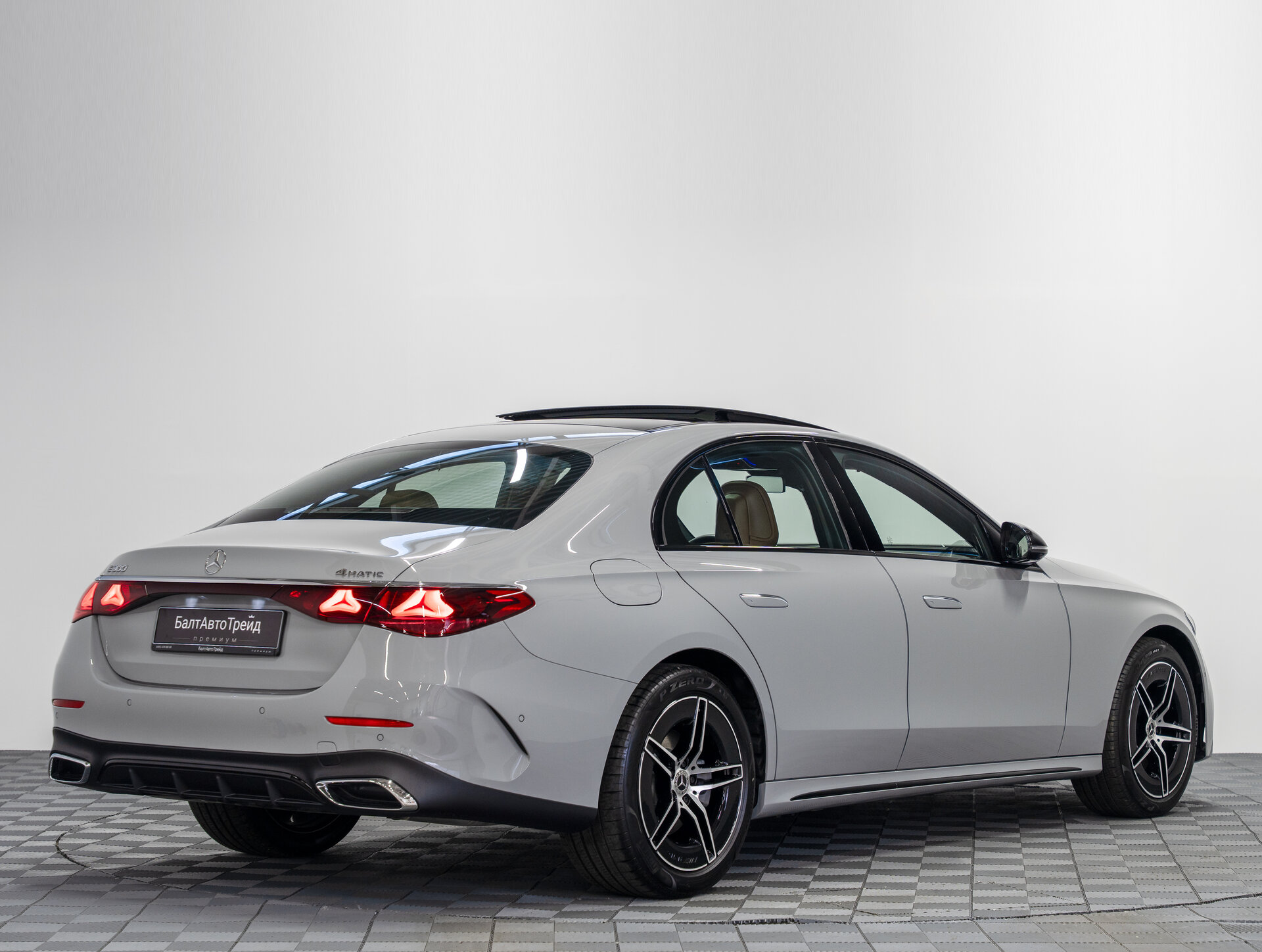 Автомобиль Mercedes-Benz E-Класс 300 2.0 AT (258 л.с.) 4WD - 8
