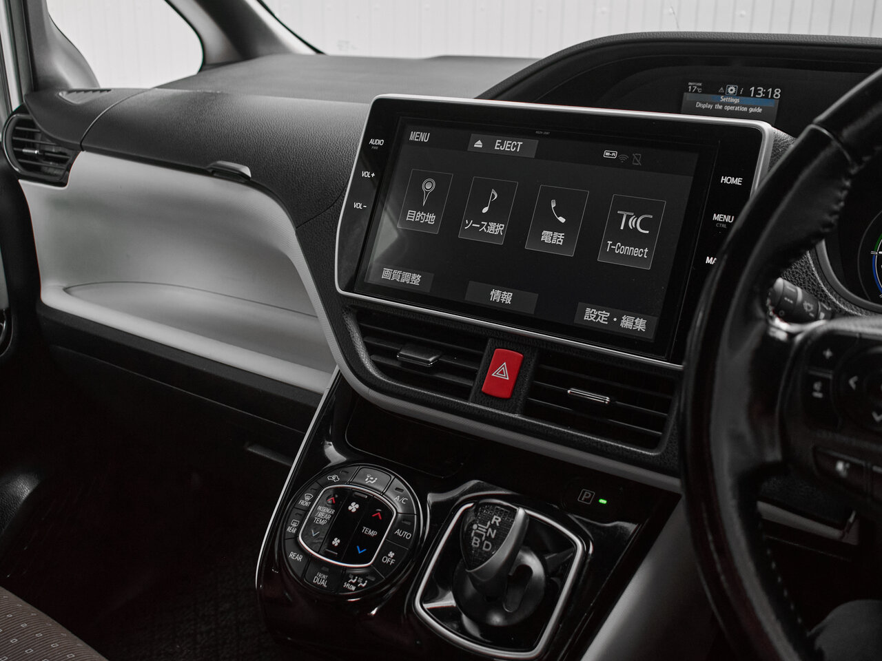 Купить Toyota Noah 1.8hyb CVT (99 л.с.), 2018 в Екатеренбурге