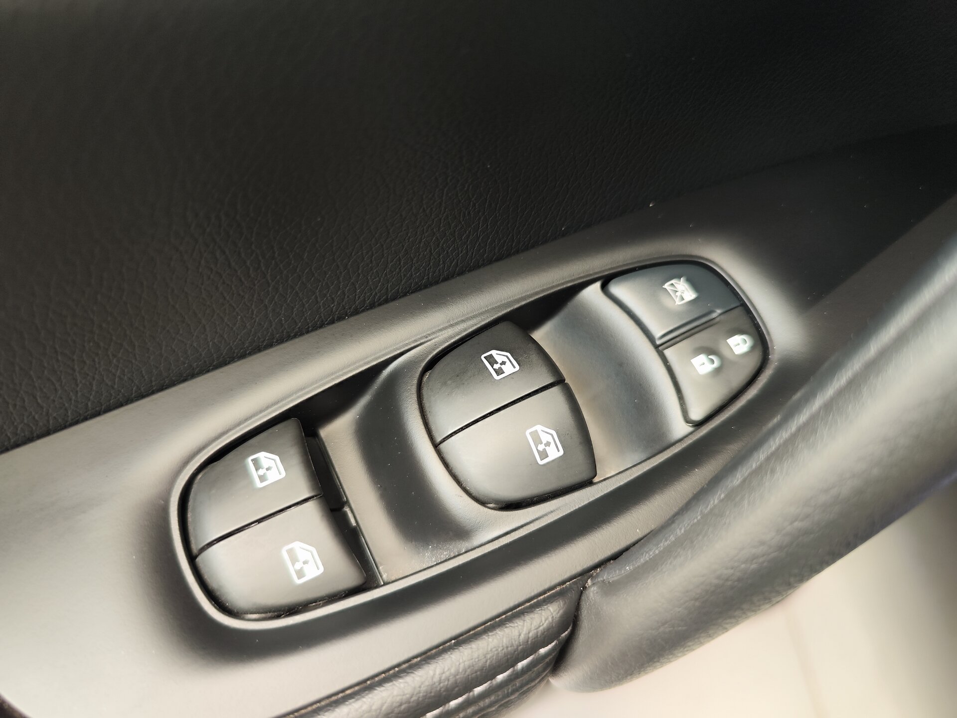 Автомобиль Nissan Qashqai 2.0 CVT (144 л.с.) 4WD - 18