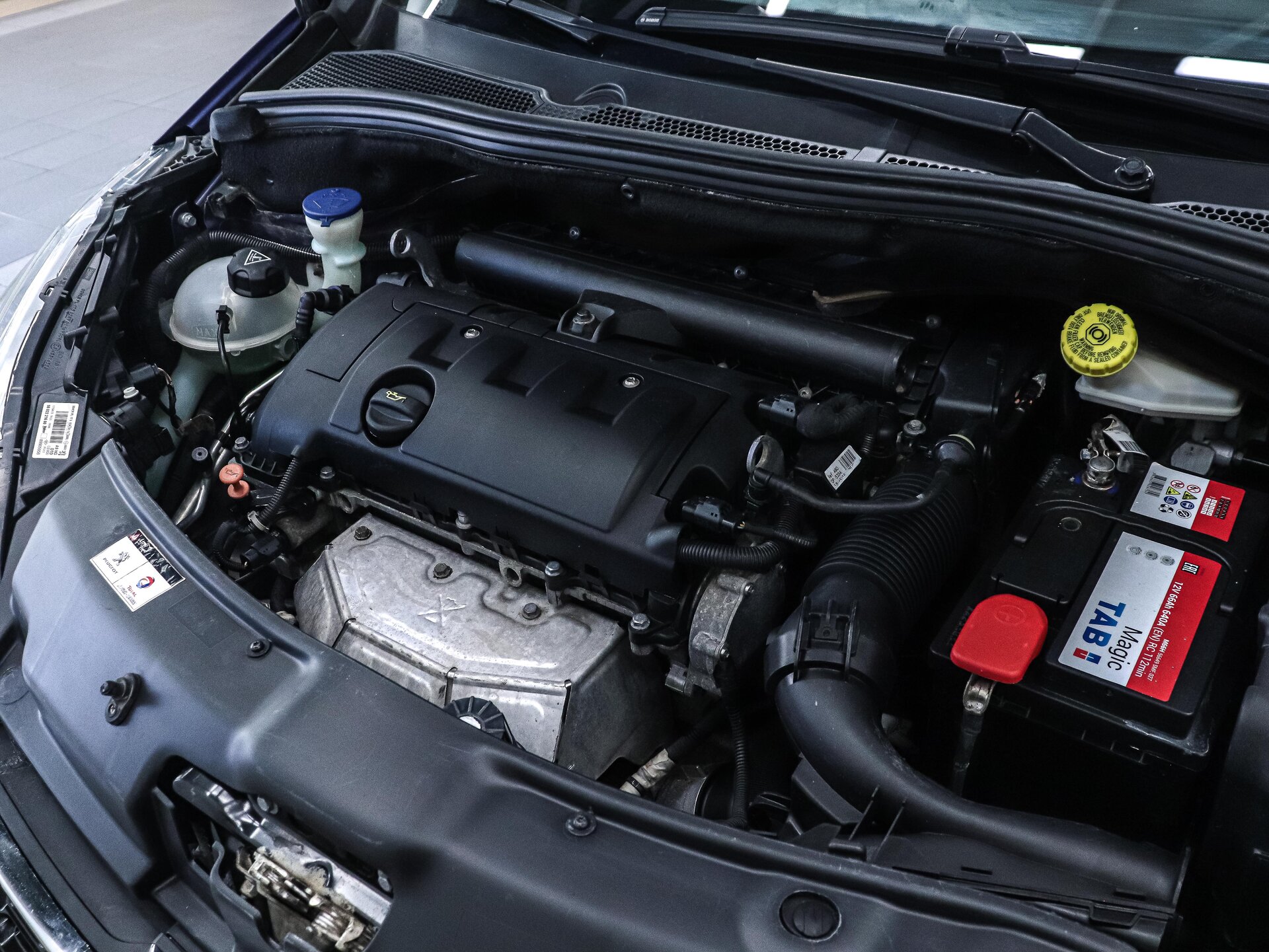 Peugeot 208 2013 26