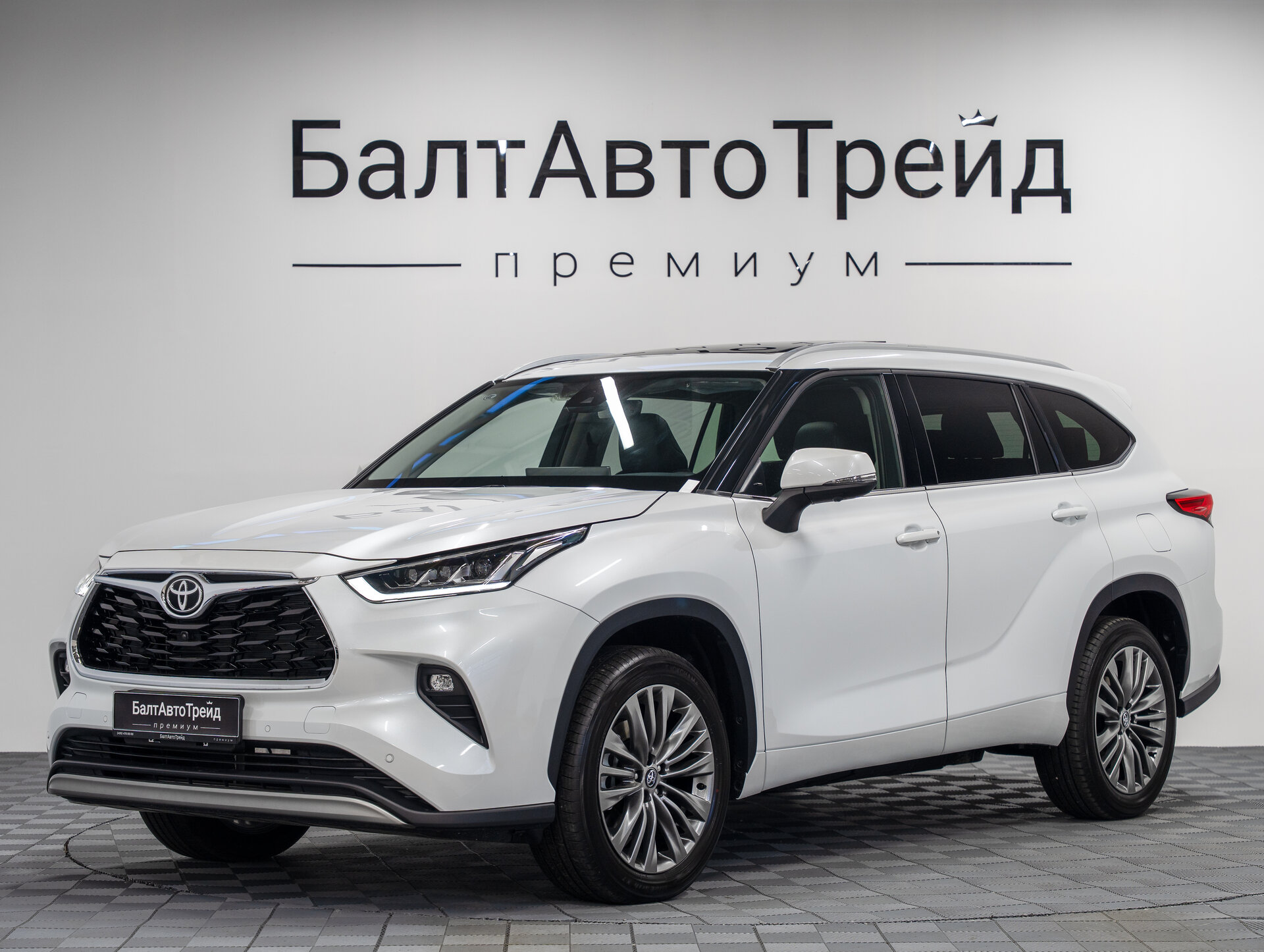 Автомобиль Toyota Highlander 2.0 AT (248 л.с.) 4WD - 1
