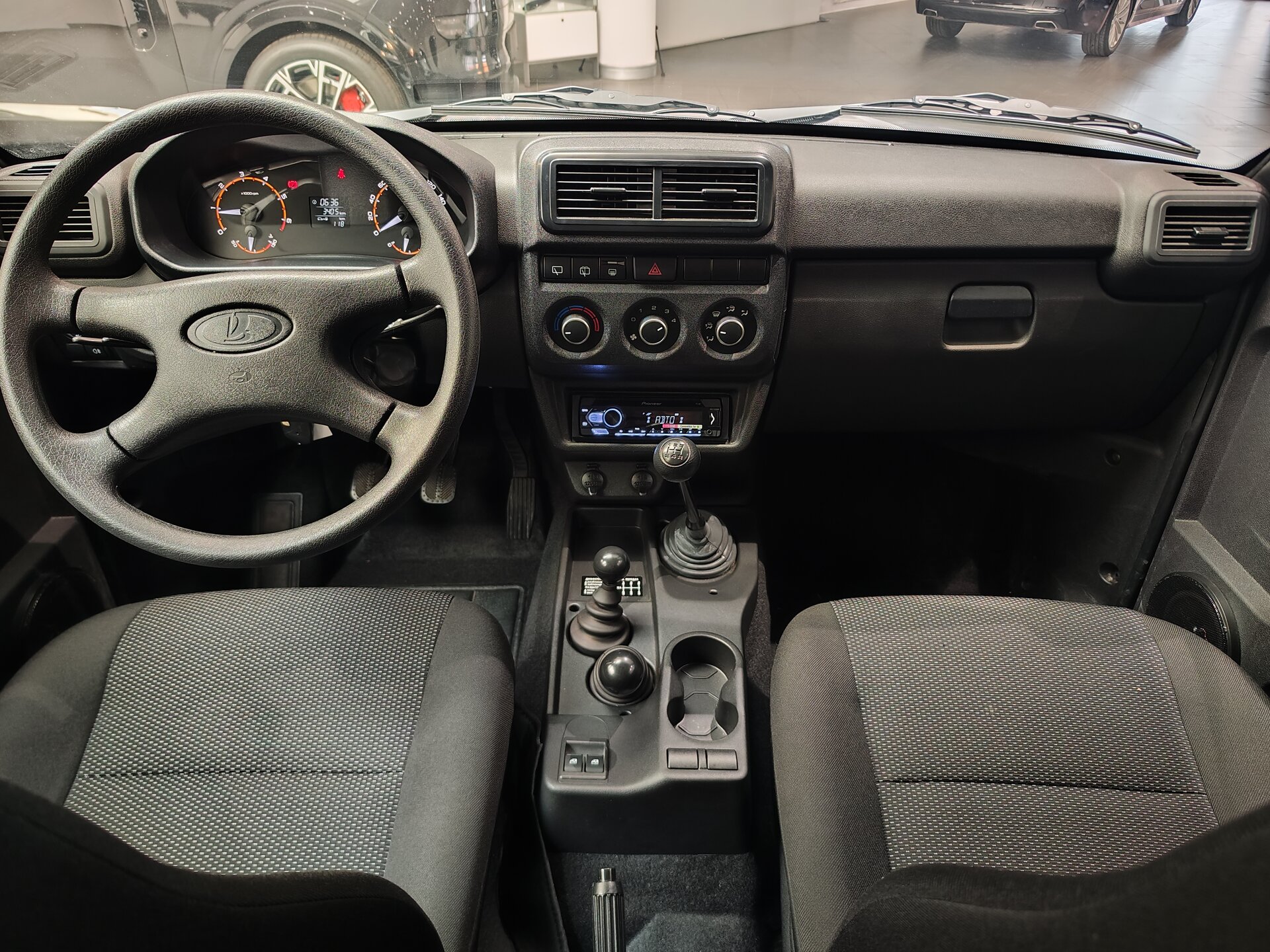 Автомобиль Lada (ВАЗ) Niva Legend 1.7 MT (83 л.с.) 4WD - 15