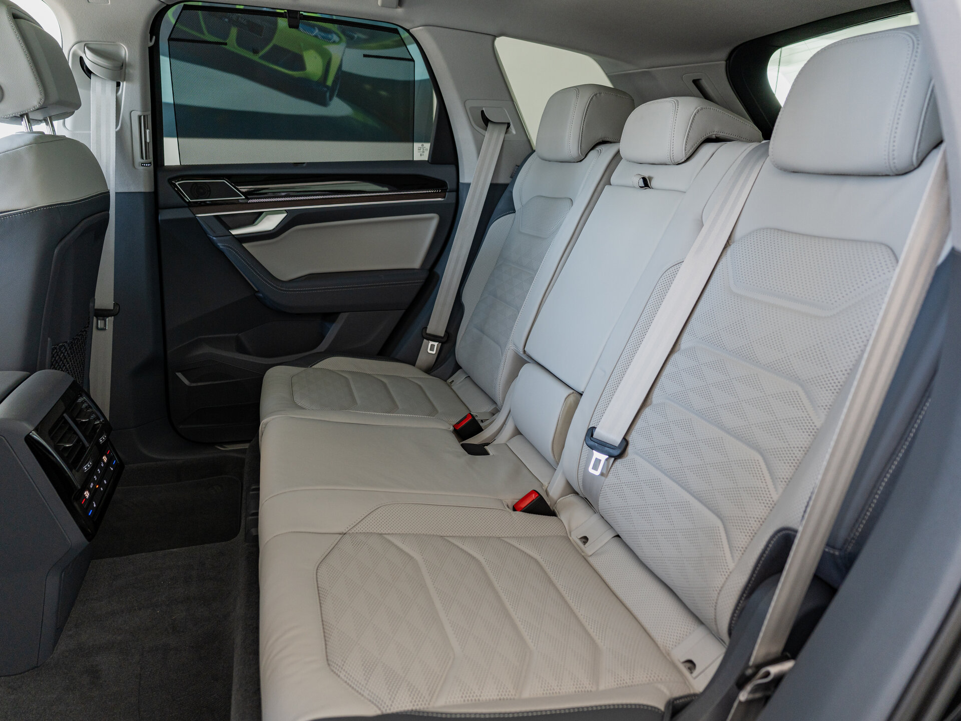 Автомобиль Volkswagen Touareg 3.0d AT (286 л.с.) 4WD - 16