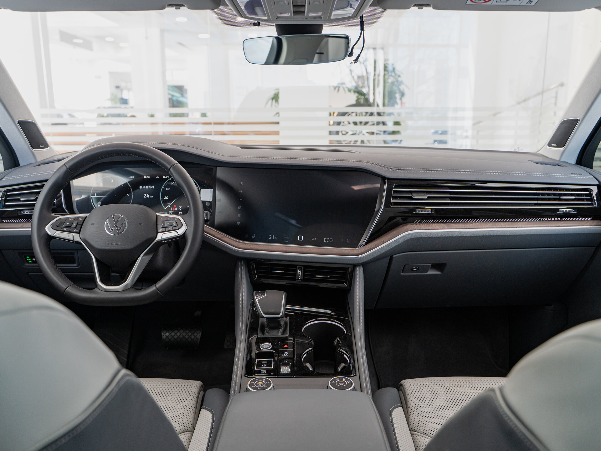 Автомобиль Volkswagen Touareg 3.0d AT (286 л.с.) 4WD - 10