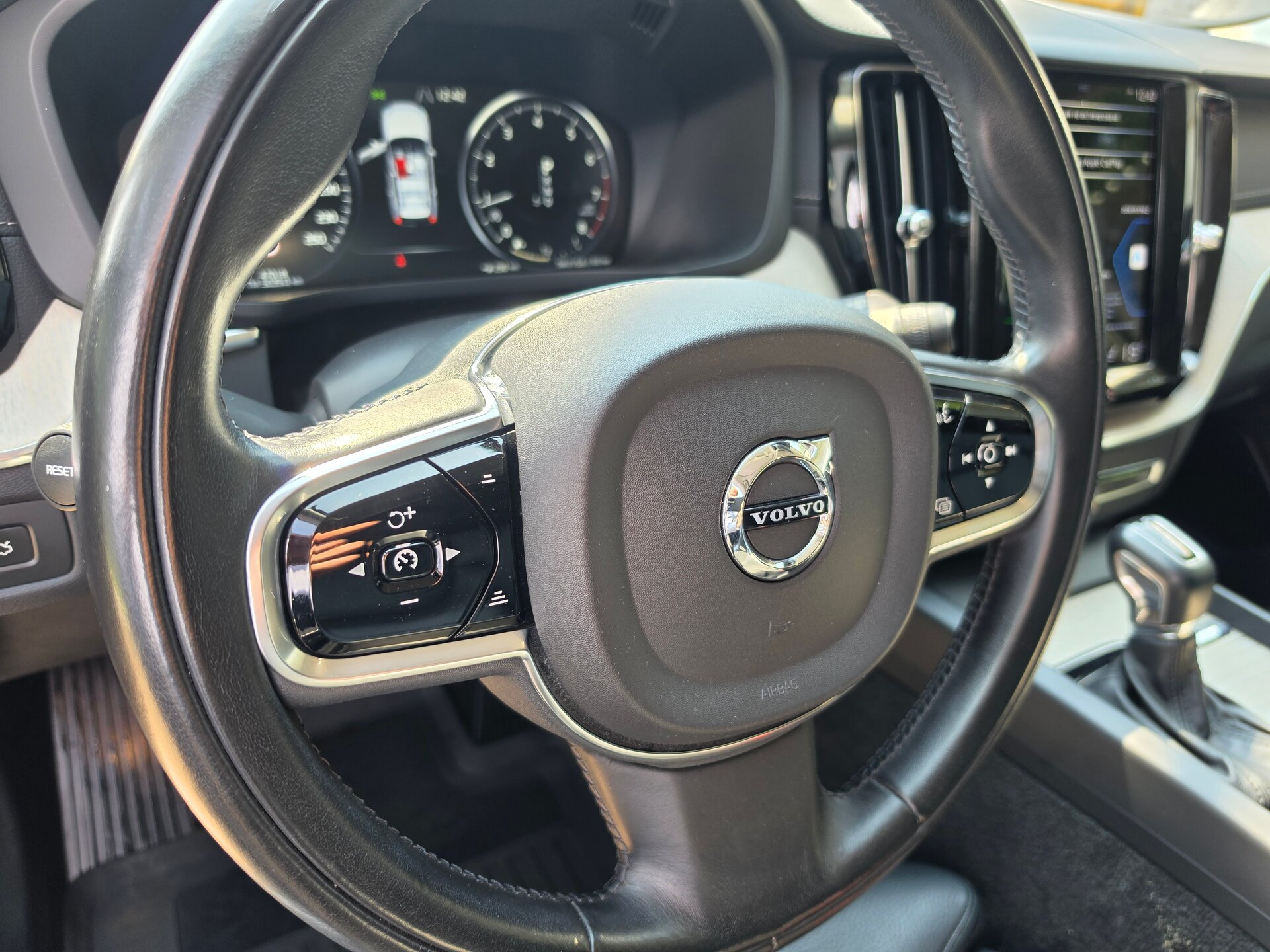 Автомобиль Volvo XC60 2.0 AT (249 л.с.) 4WD - 7