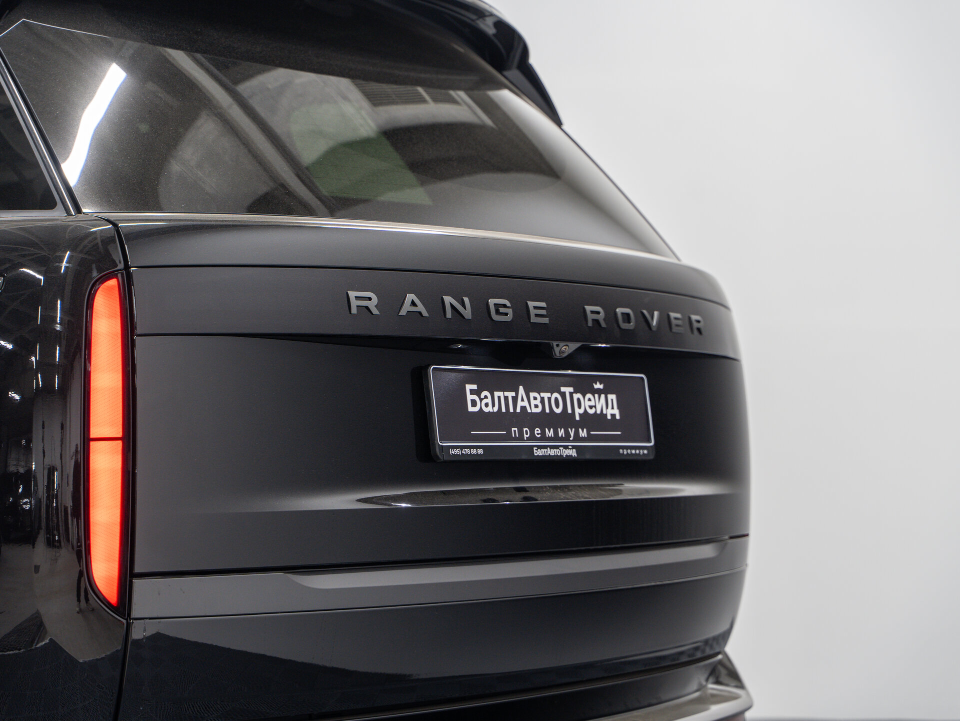 Автомобиль Land Rover Range Rover P530 MHEV Long 4.4 AT (530 л.с.) 4WD - 13