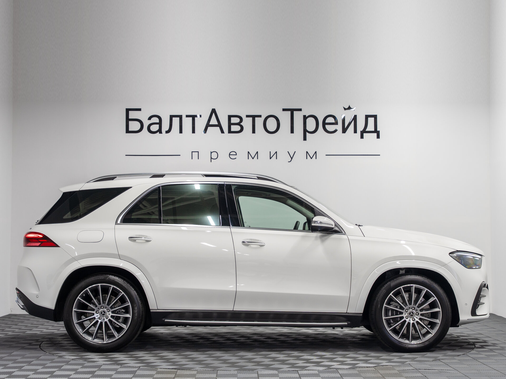 Автомобиль Mercedes-Benz GLE 450 3.0 AT (381 л.с.) 4WD - 6