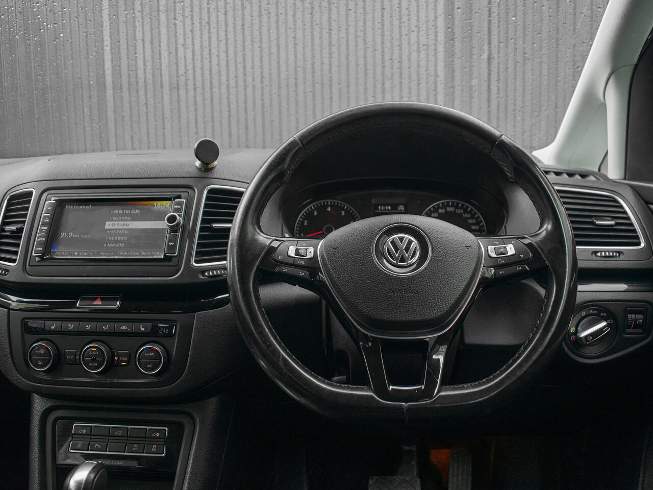 Купить Volkswagen Sharan 1.4 AMT (150 л.с.), 2017 в Екатеренбурге