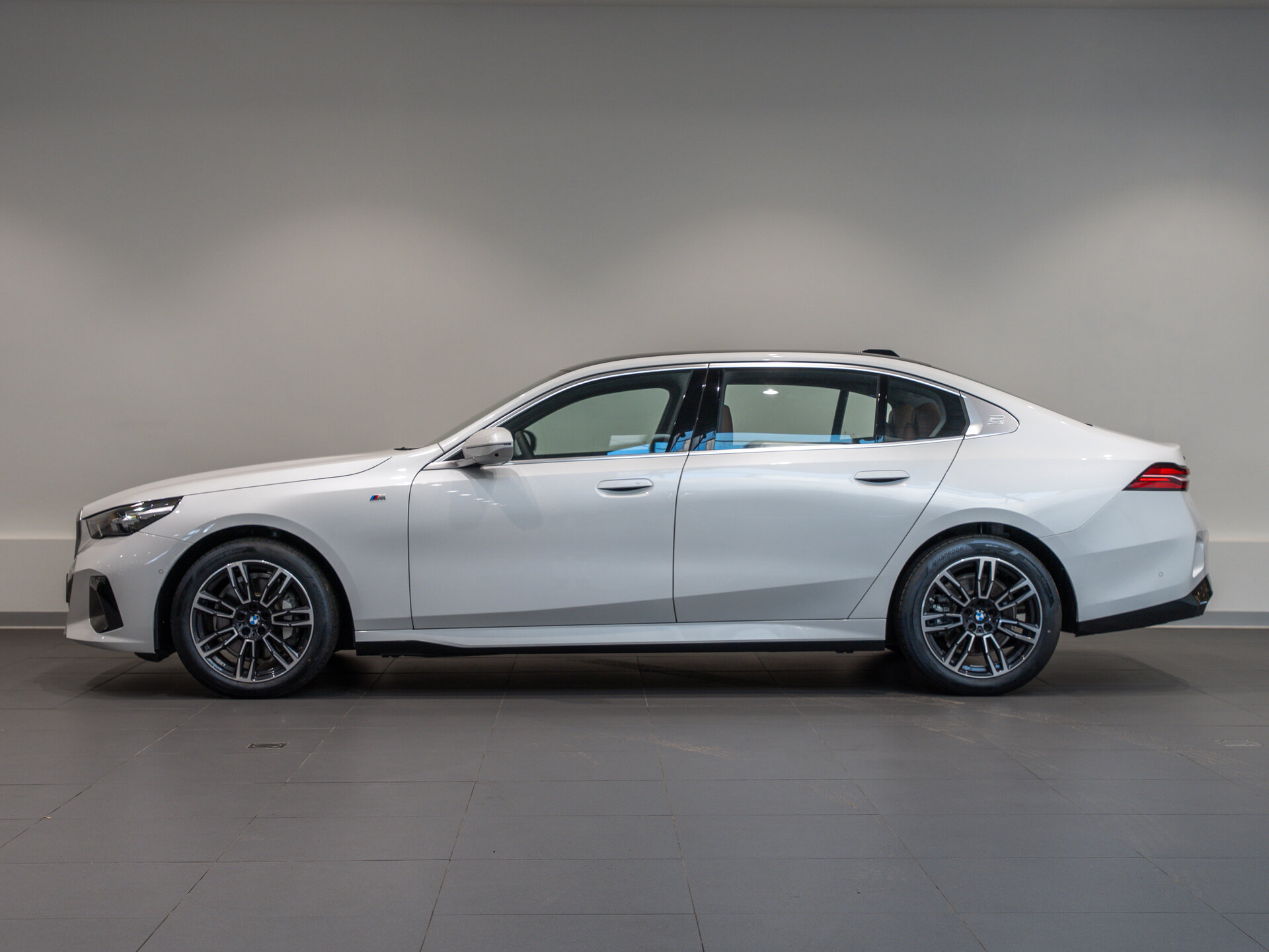 Автомобиль BMW 5 серии 530Li xDrive 2.0 AT (258 л.с.) 4WD - 8