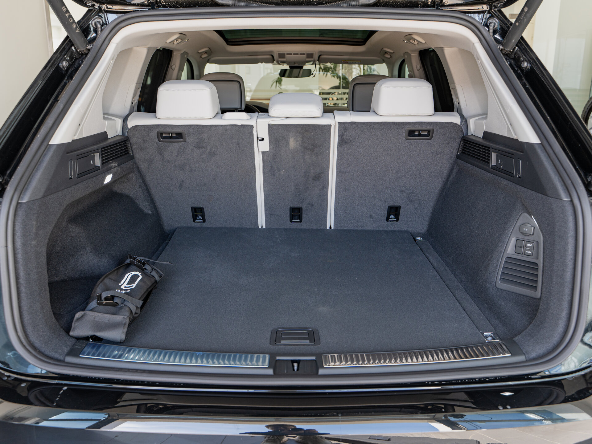 Автомобиль Volkswagen Touareg 3.0d AT (286 л.с.) 4WD - 17