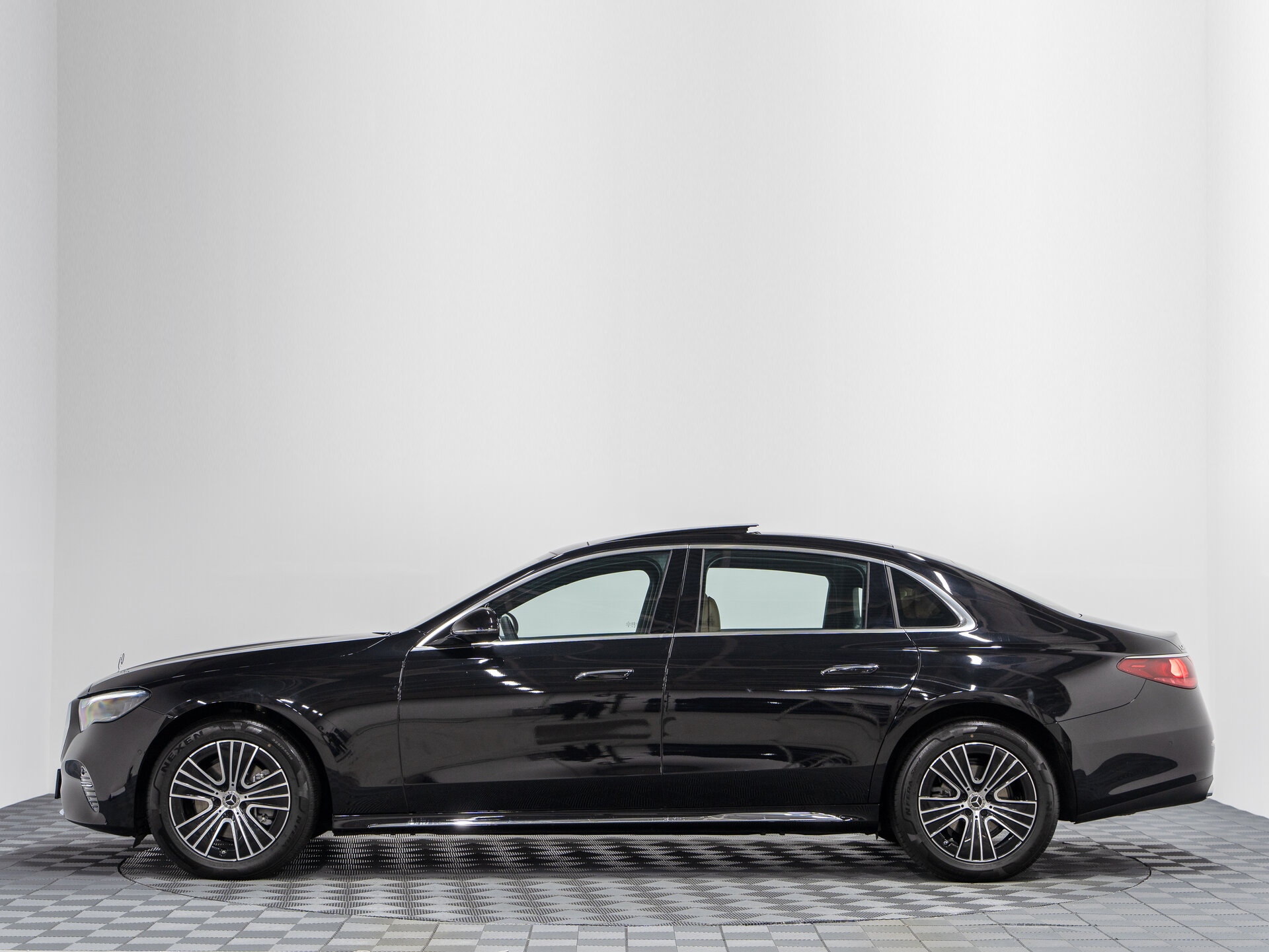 Автомобиль Mercedes-Benz E-Класс 260 L 2.0 AT (204 л.с.) 4WD - 11