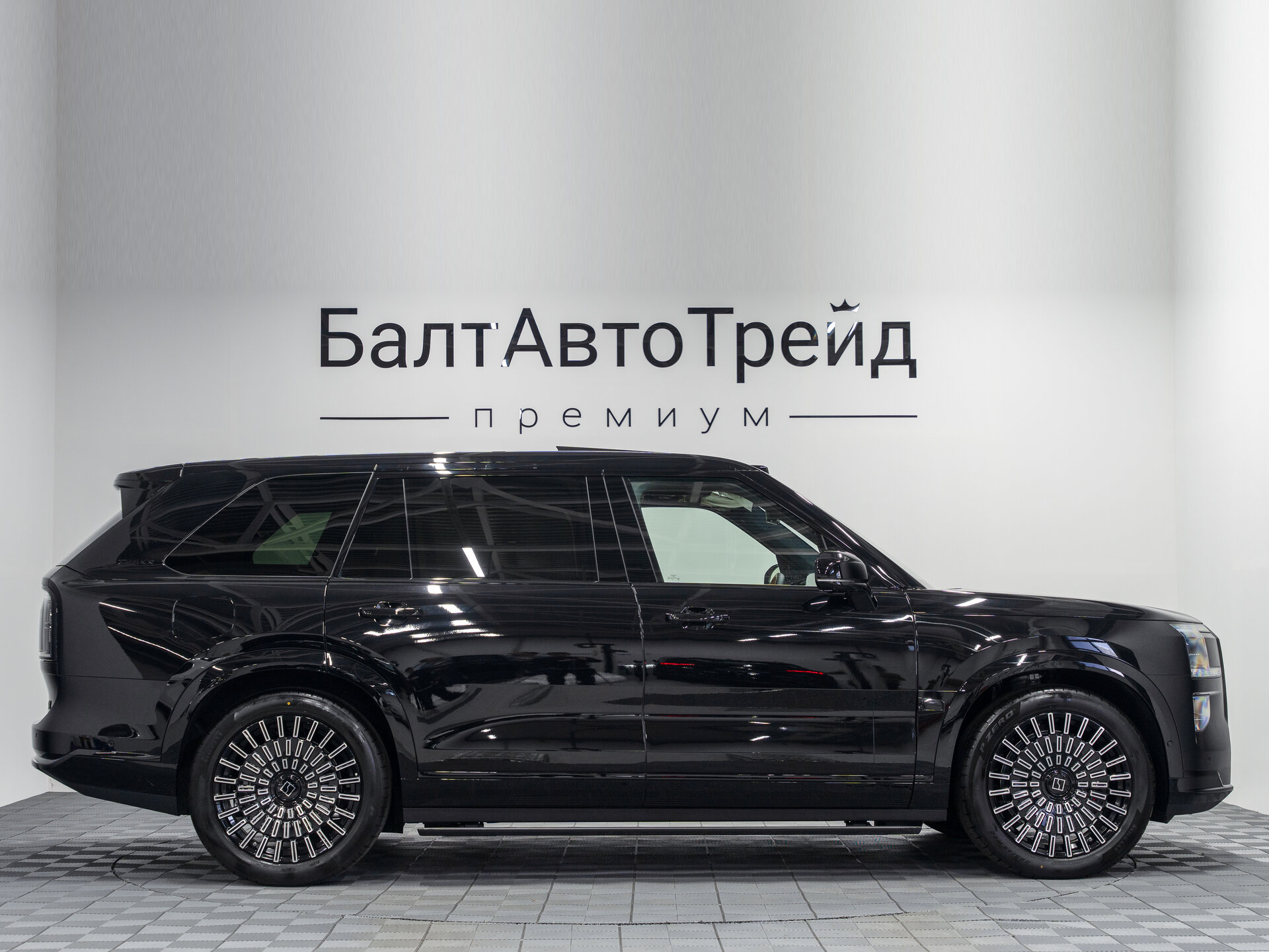 Автомобиль Zeekr 9X 55 kWh (до 3.5 т) 2.0hyb AT (898 л.с.) 4WD - 9