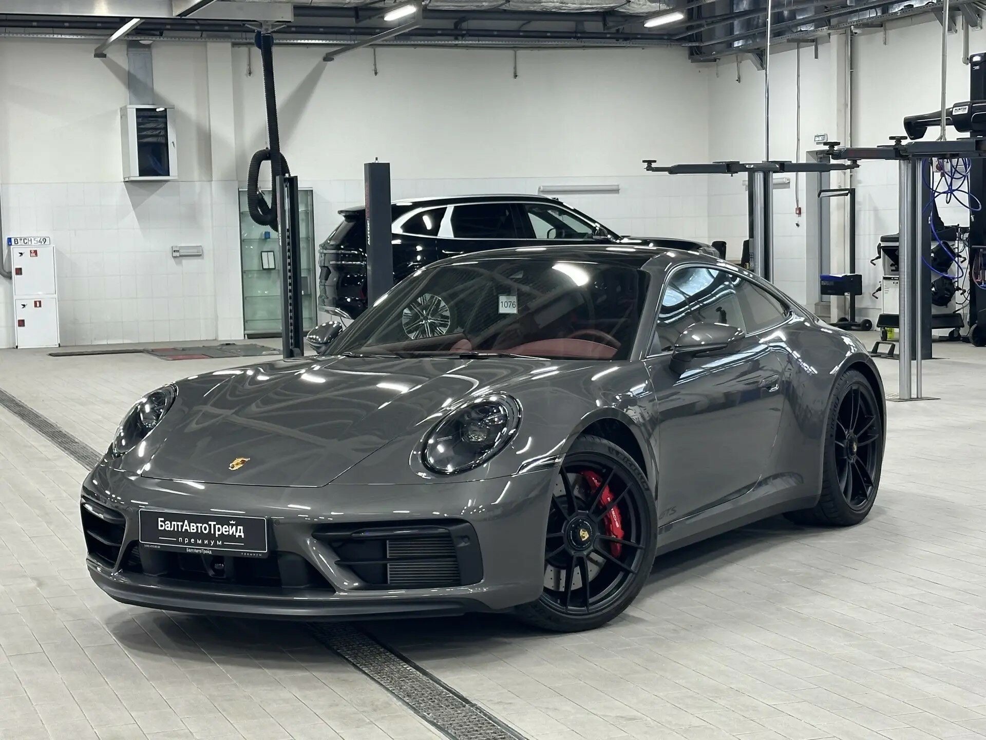 Автомобиль Porsche 911 Carrera 4 GTS 3.0 AMT (480 л.с.) 4WD - 9