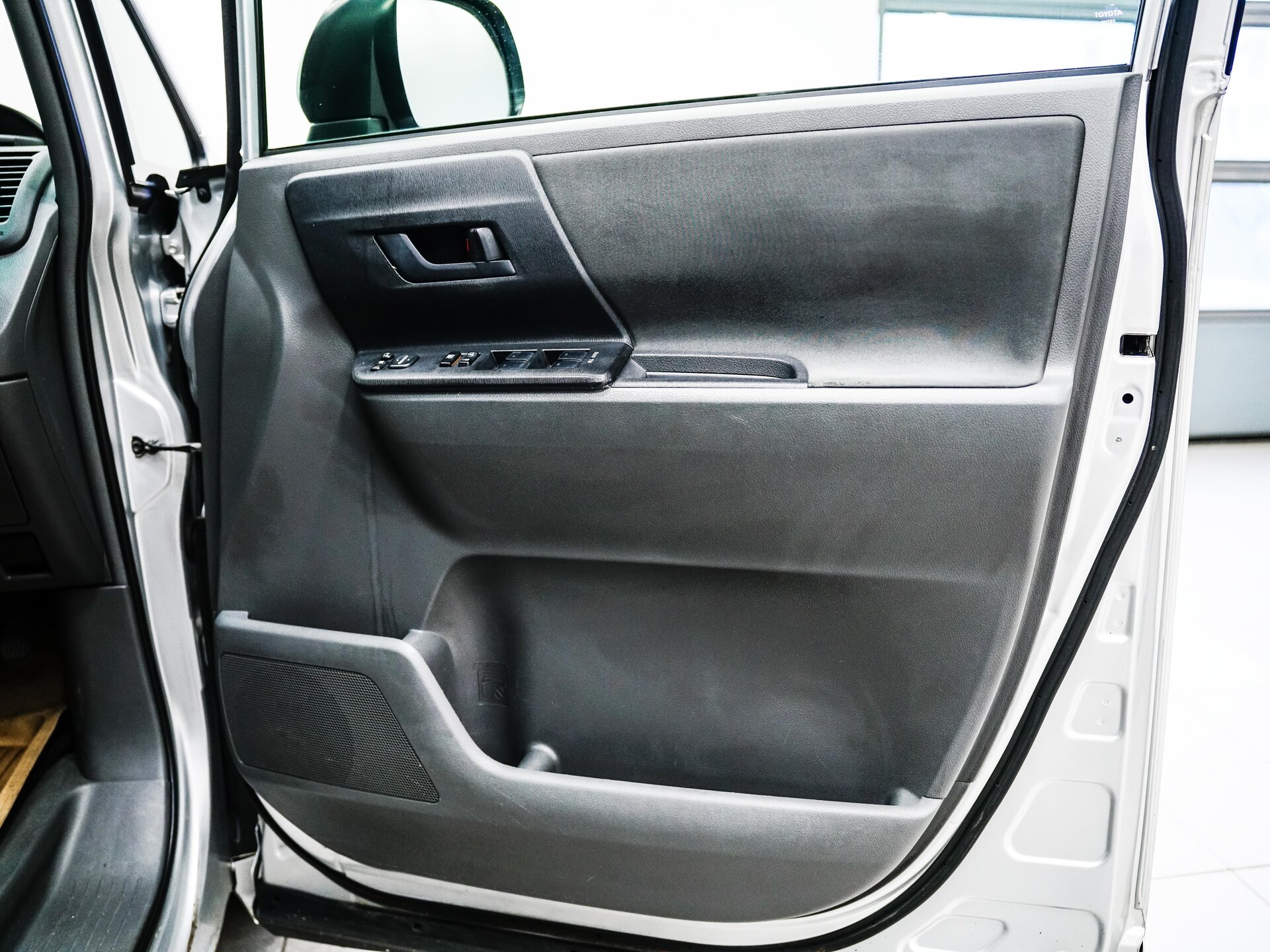 Toyota Noah 2008 9