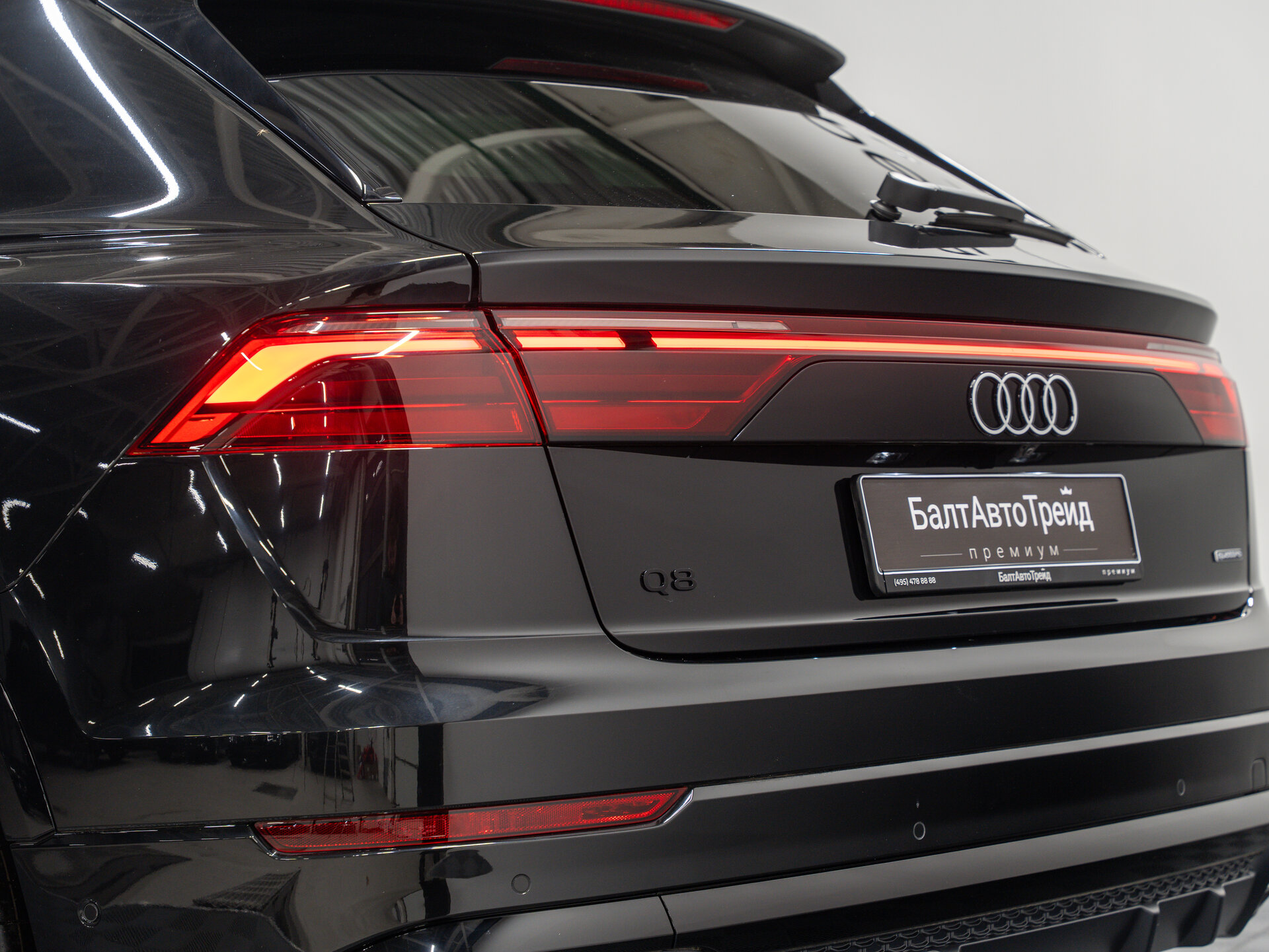Автомобиль Audi Q8 45 TDI 3.0d AT (231 л.с.) 4WD - 10