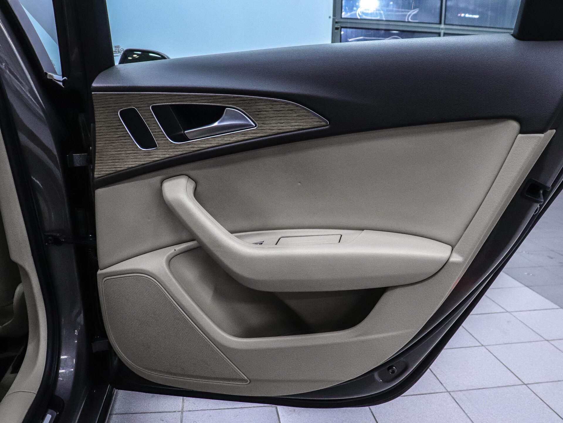 Audi A6 2011 28