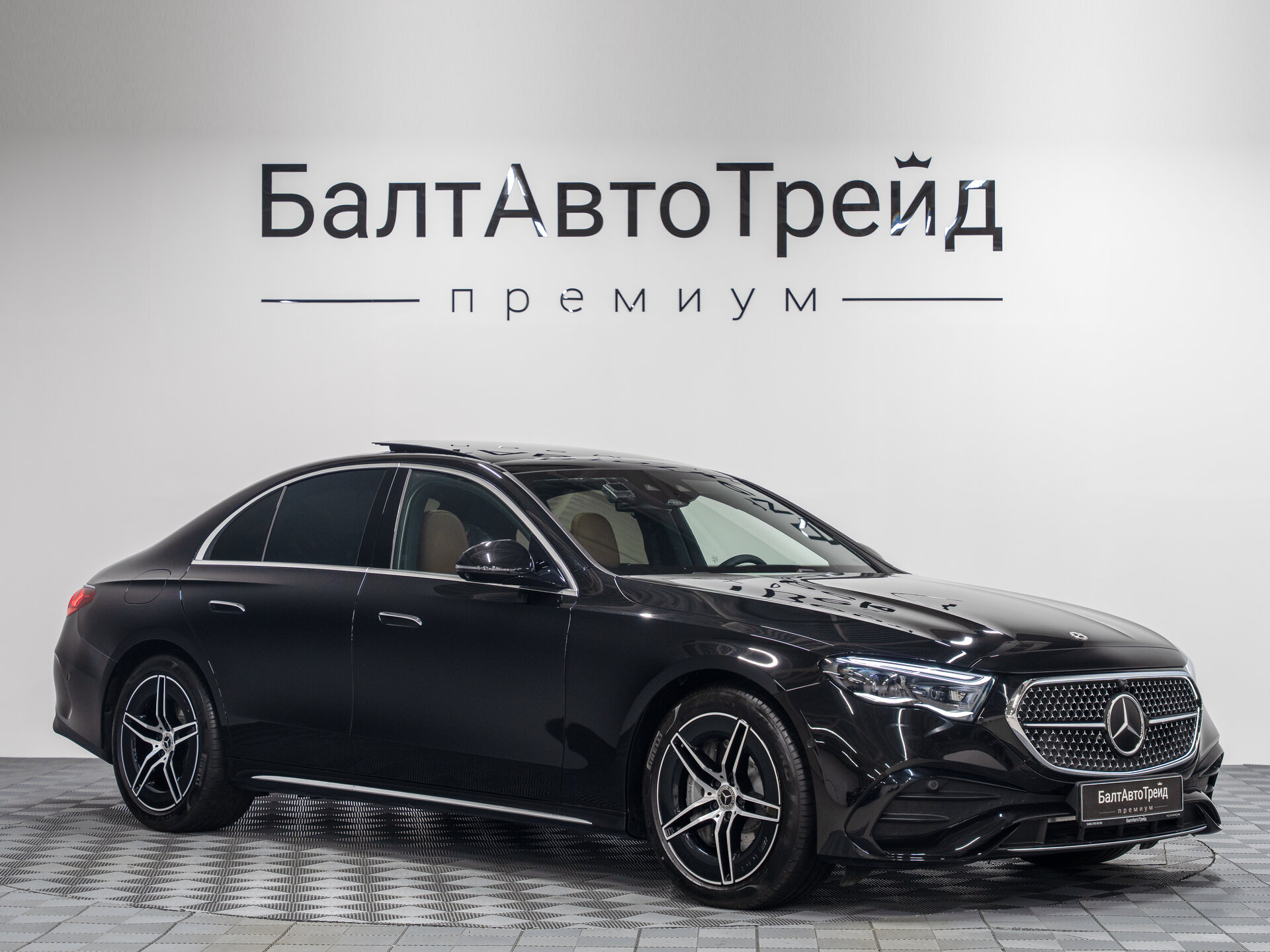 Автомобиль Mercedes-Benz E-Класс 300 2.0 AT (258 л.с.) 4WD - 5