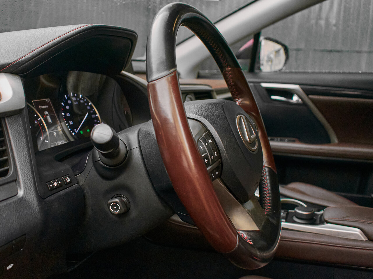 Купить Lexus RX 200t 2.0 AT (238 л.с.) 4WD, 2018 в Екатеренбурге