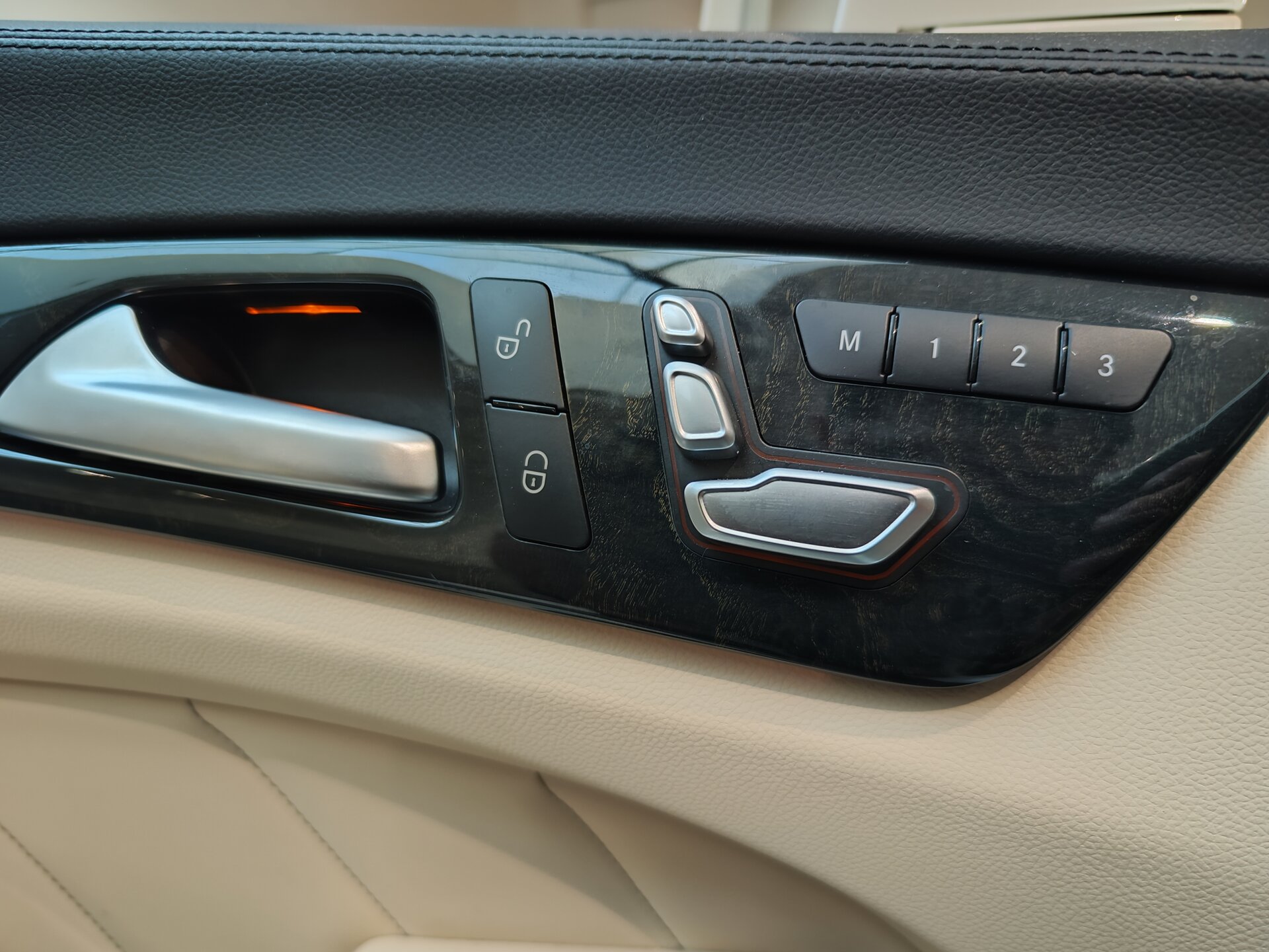 Автомобиль Mercedes-Benz CLS 400 3.0 AT (333 л.с.) 4WD - 19