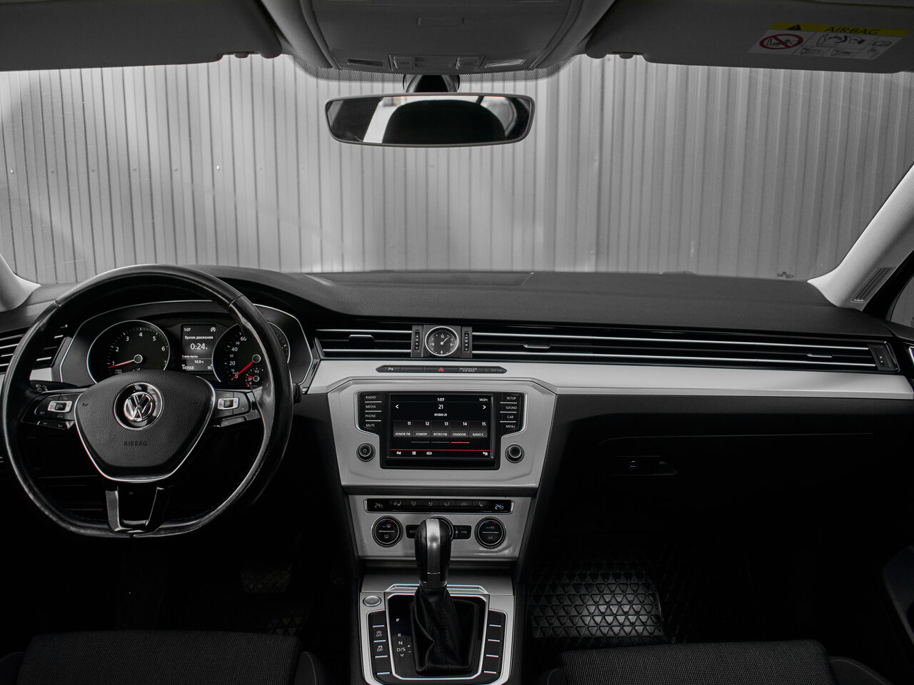 Купить Volkswagen Passat 1.8 AMT (180 л.с.), 2015 в Екатеренбурге