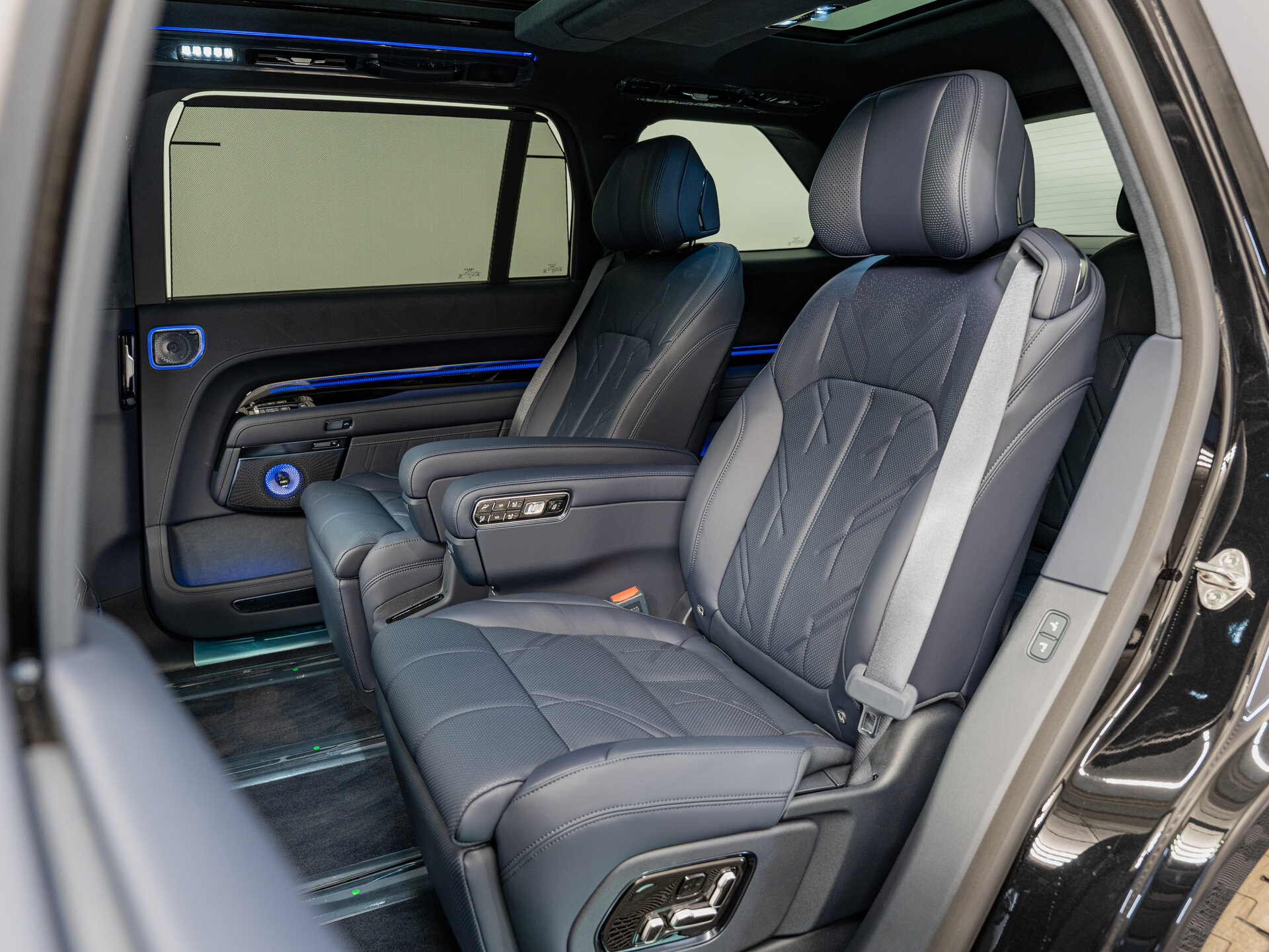 Автомобиль Zeekr 9X 55 kWh (до 3.5 т) 2.0hyb AT (898 л.с.) 4WD - 18